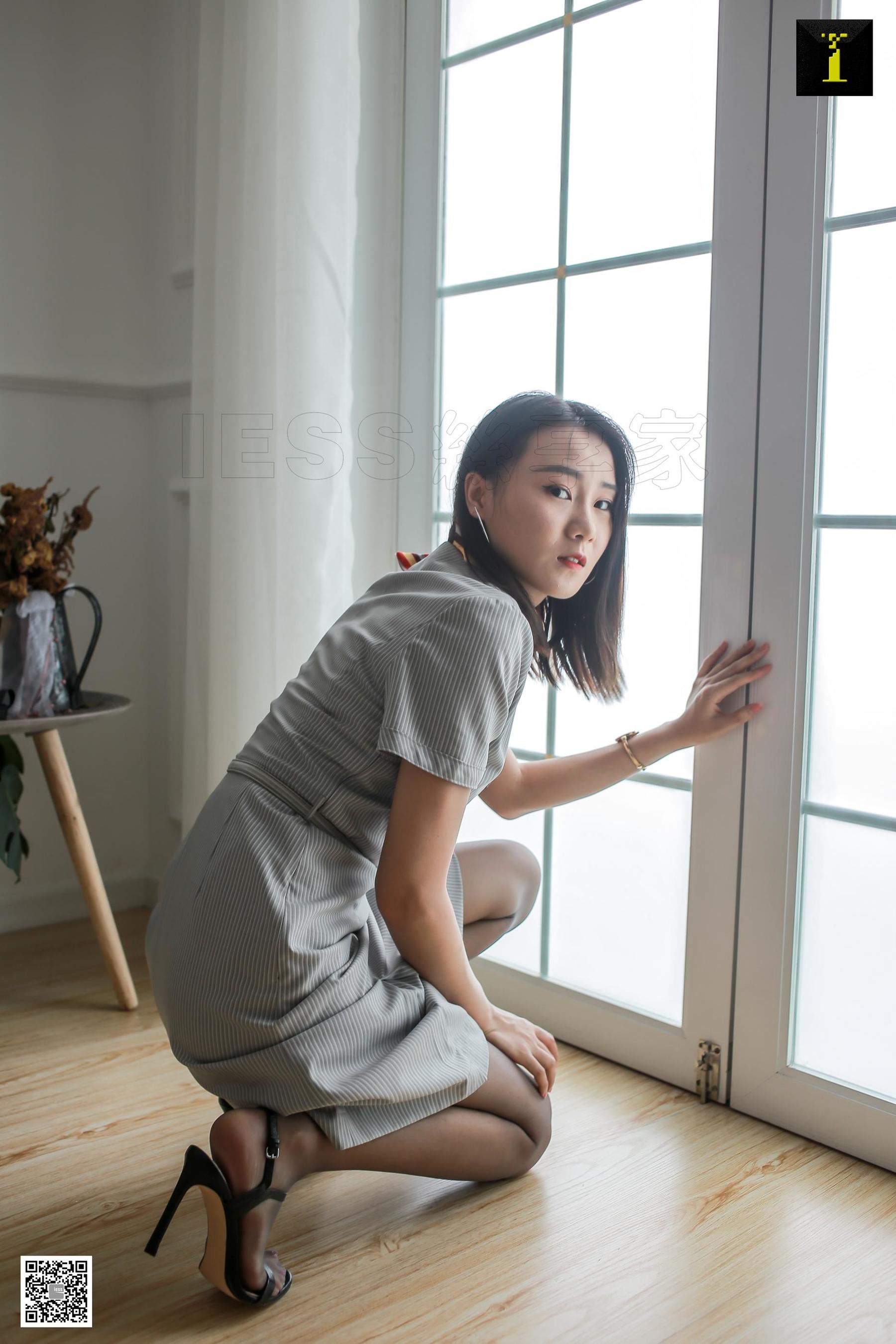 小衫 《乘务员的午后》 [IESS一千零一夜] 丝袜美腿写真集