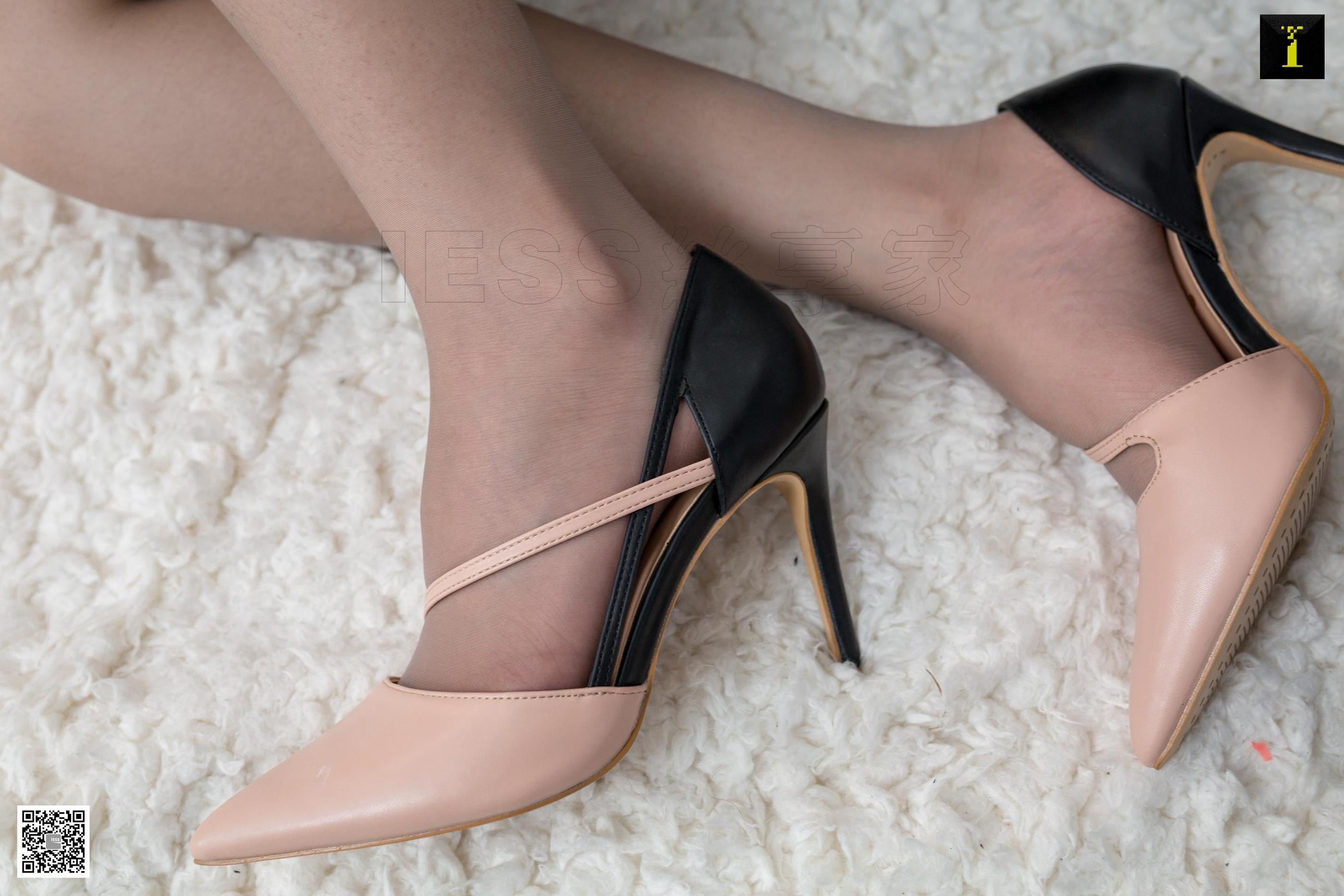 模特：梓琪 《做笔记的同事》 [IESS一千零一夜] 丝袜美腿写真集