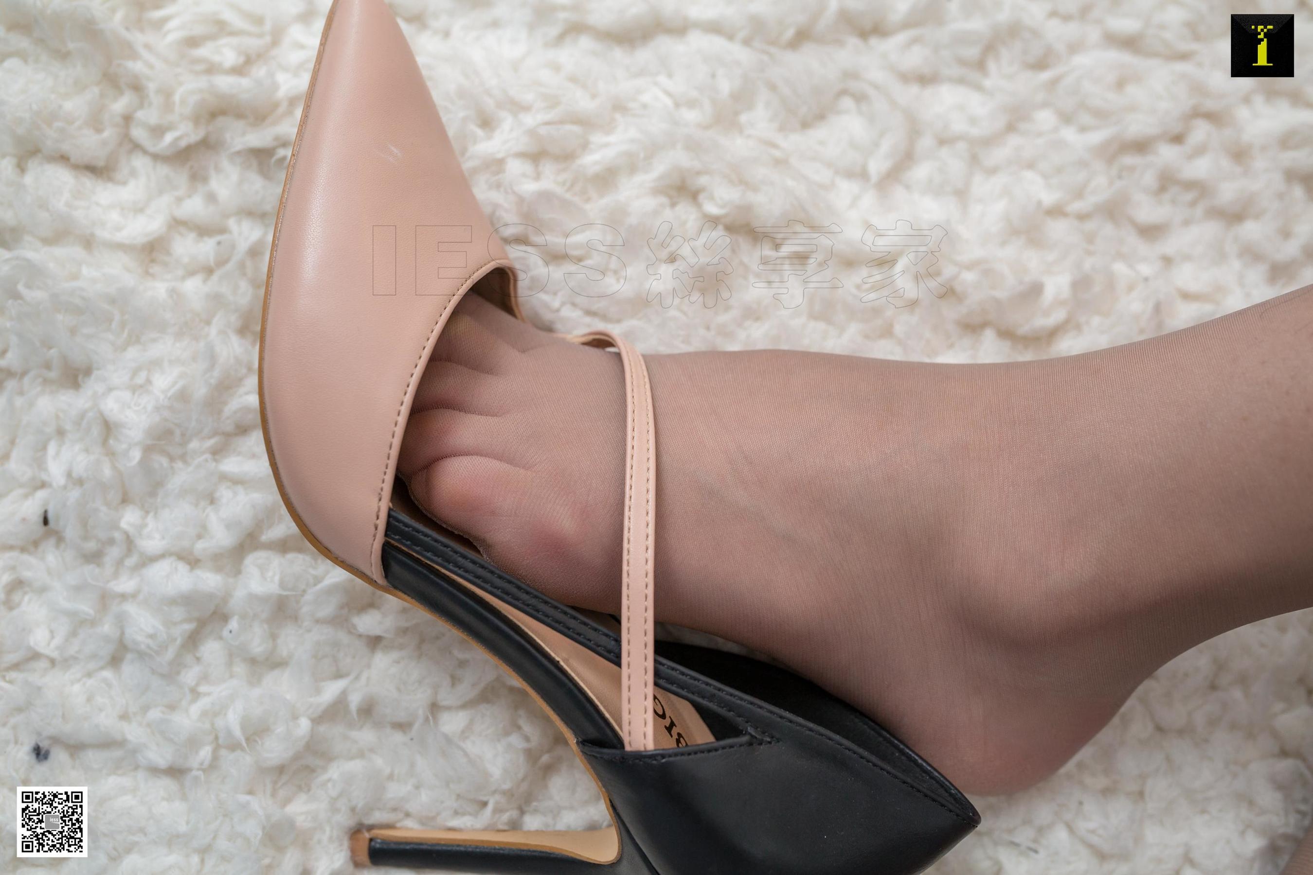 模特：梓琪 《做笔记的同事》 [IESS一千零一夜] 丝袜美腿写真集