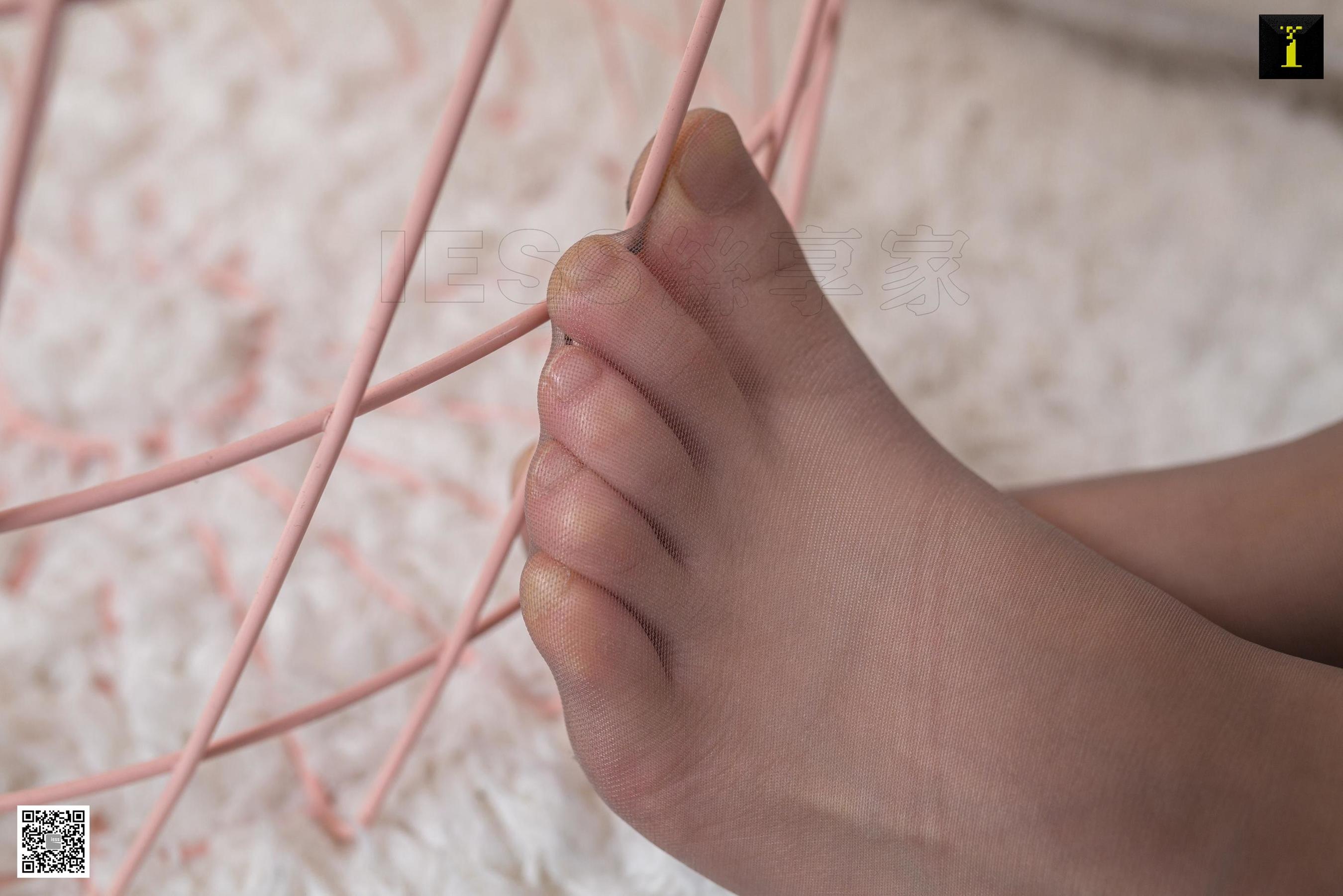 模特：梓琪 《做笔记的同事》 [IESS一千零一夜] 丝袜美腿写真集