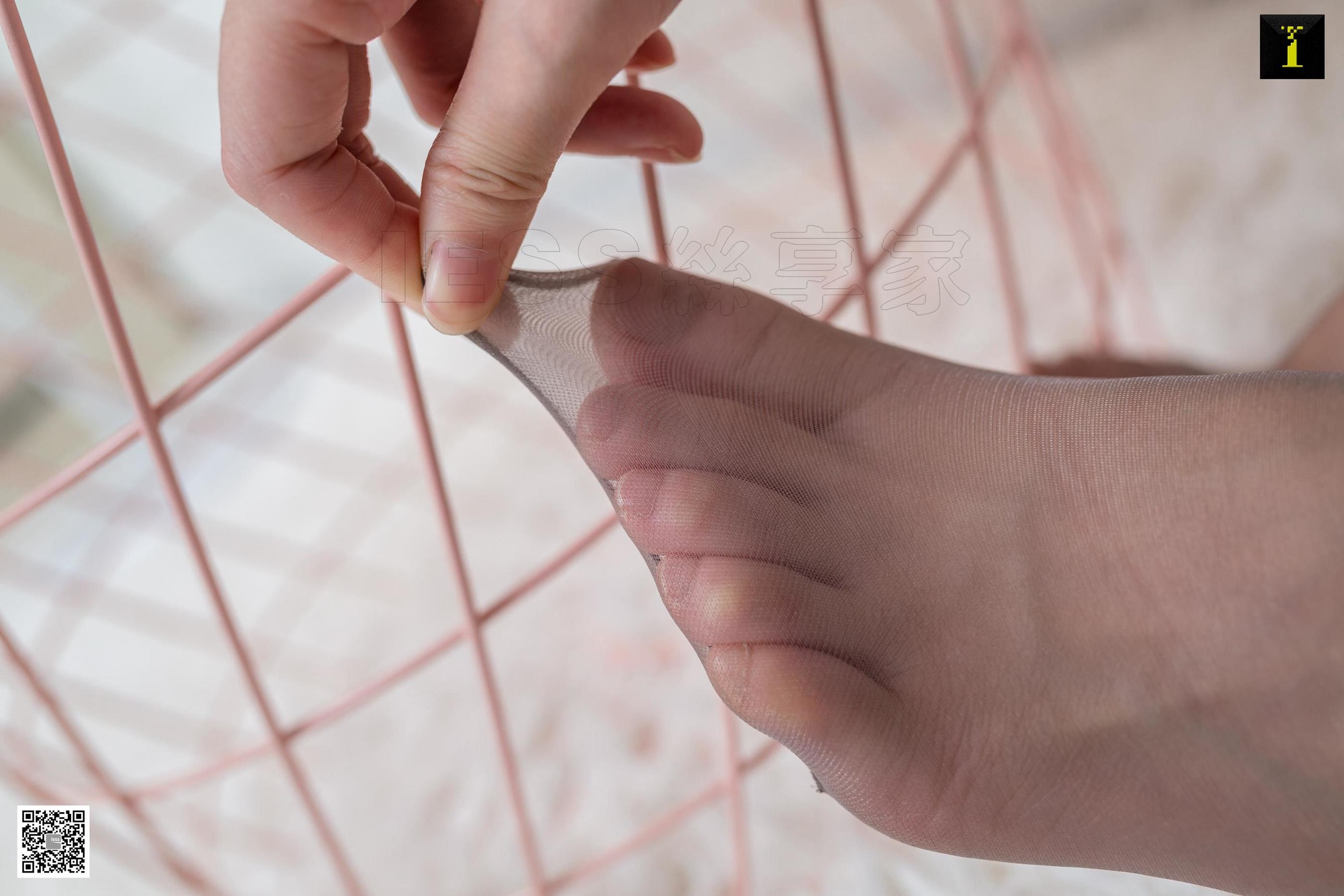 模特：梓琪 《做笔记的同事》 [IESS一千零一夜] 丝袜美腿写真集