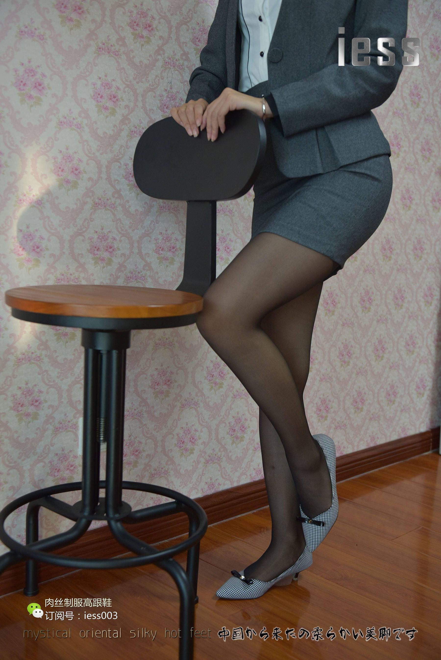 秋秋 《S型白领的黑丝吊带袜》 [IESS一千零一夜] 丝袜美腿写真集