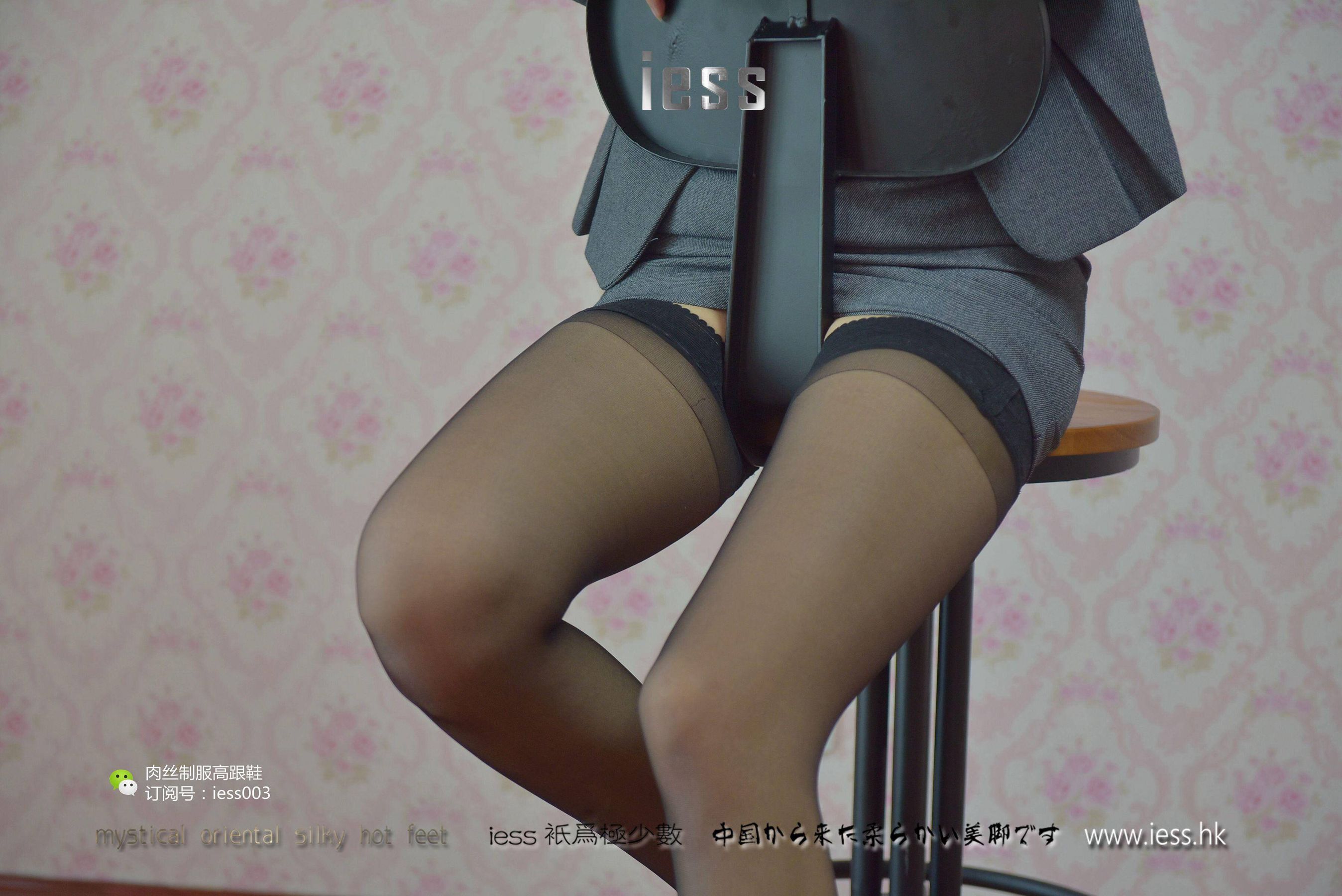 秋秋 《S型白领的黑丝吊带袜》 [IESS一千零一夜] 丝袜美腿写真集