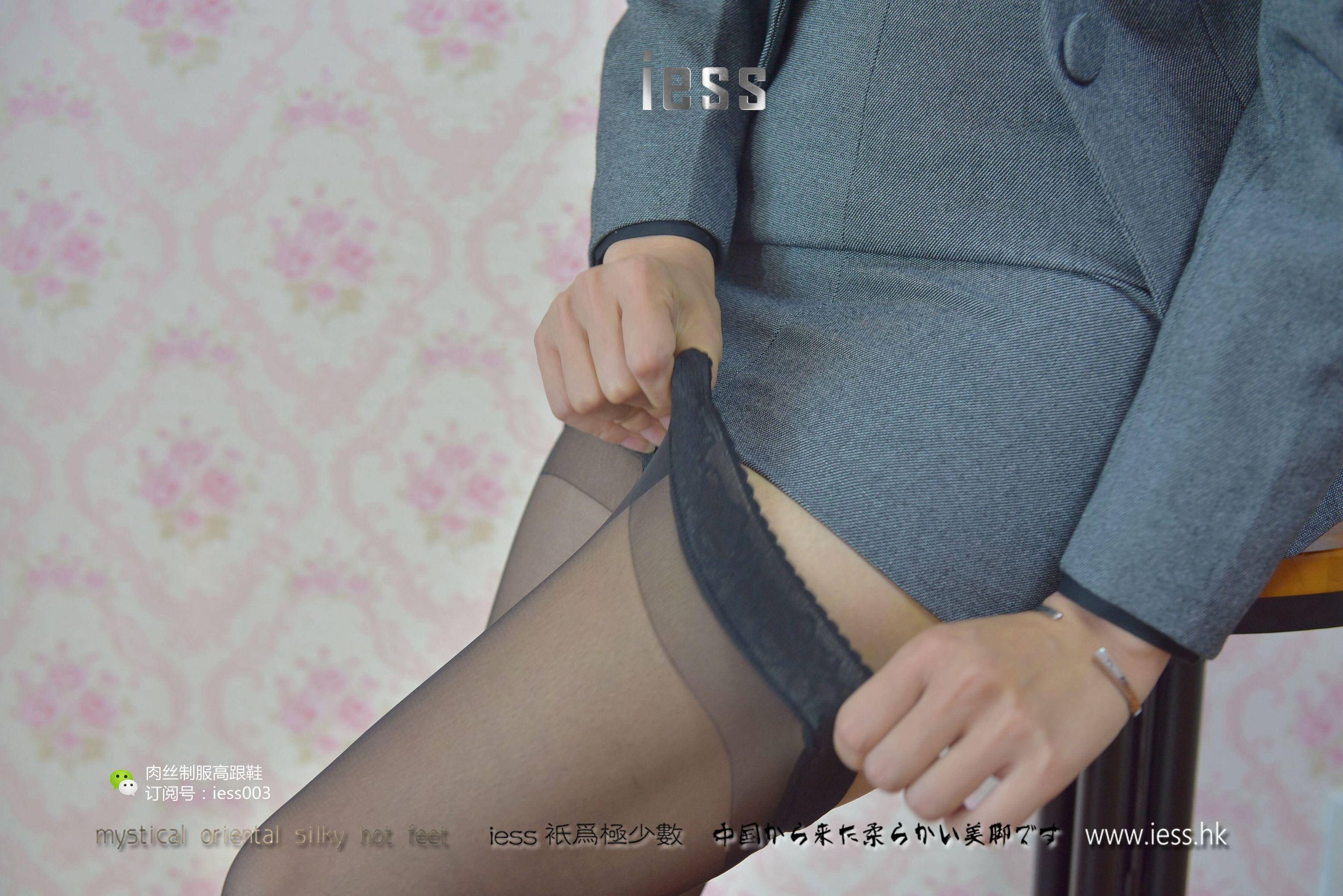 秋秋 《S型白领的黑丝吊带袜》 [IESS一千零一夜] 丝袜美腿写真集