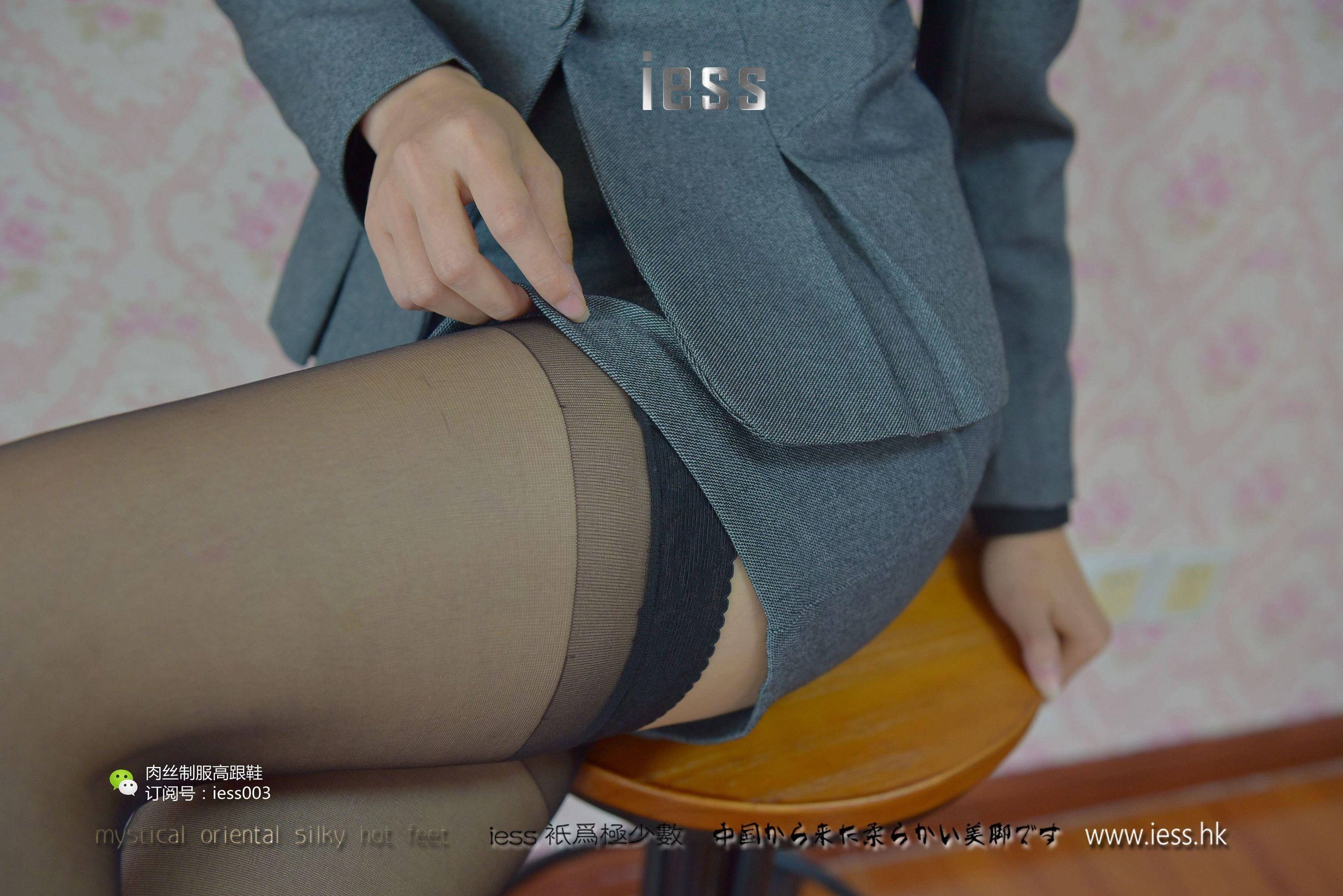 秋秋 《S型白领的黑丝吊带袜》 [IESS一千零一夜] 丝袜美腿写真集