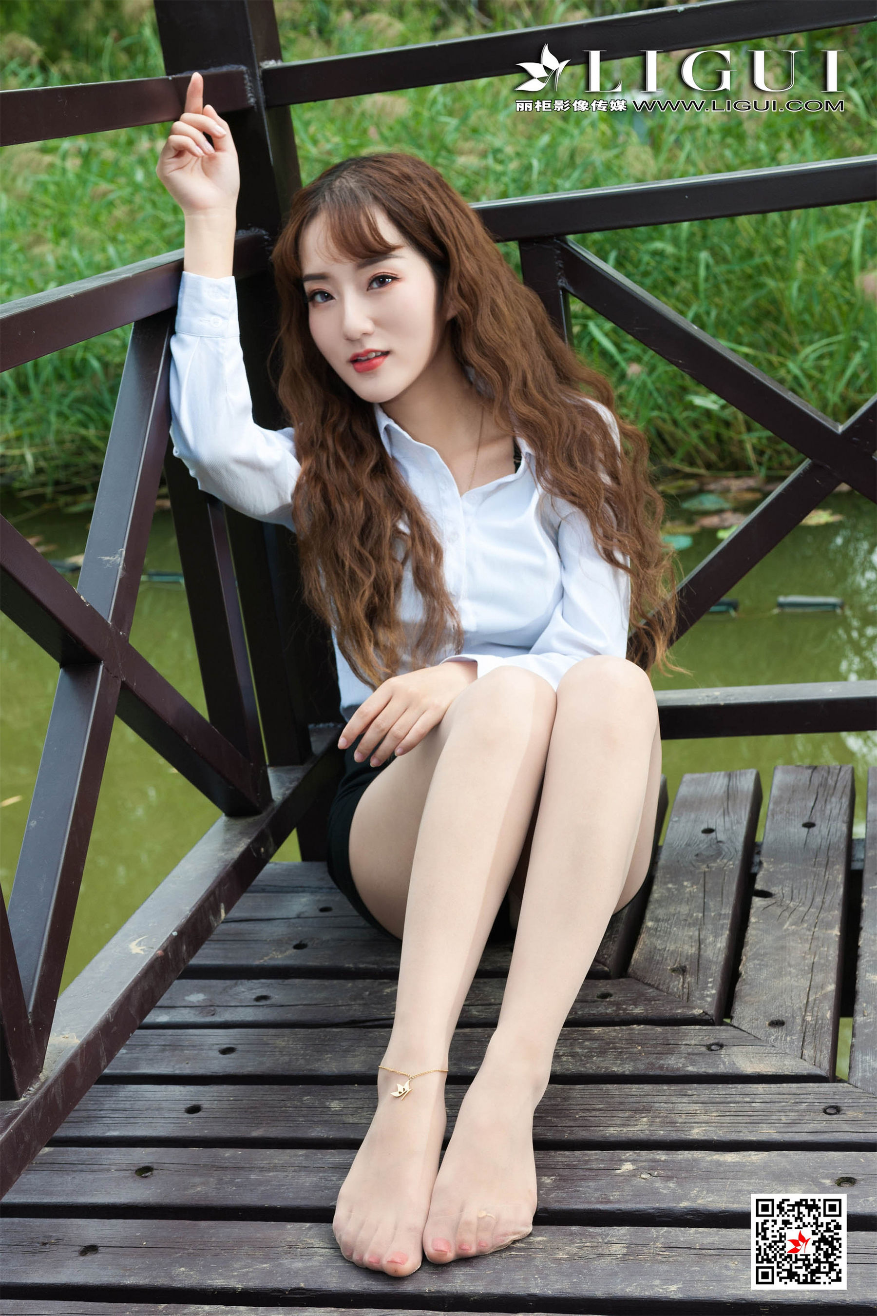 Model 汐汐《小清新户外OL美腿丝足》 [丽柜LiGui] 写真集