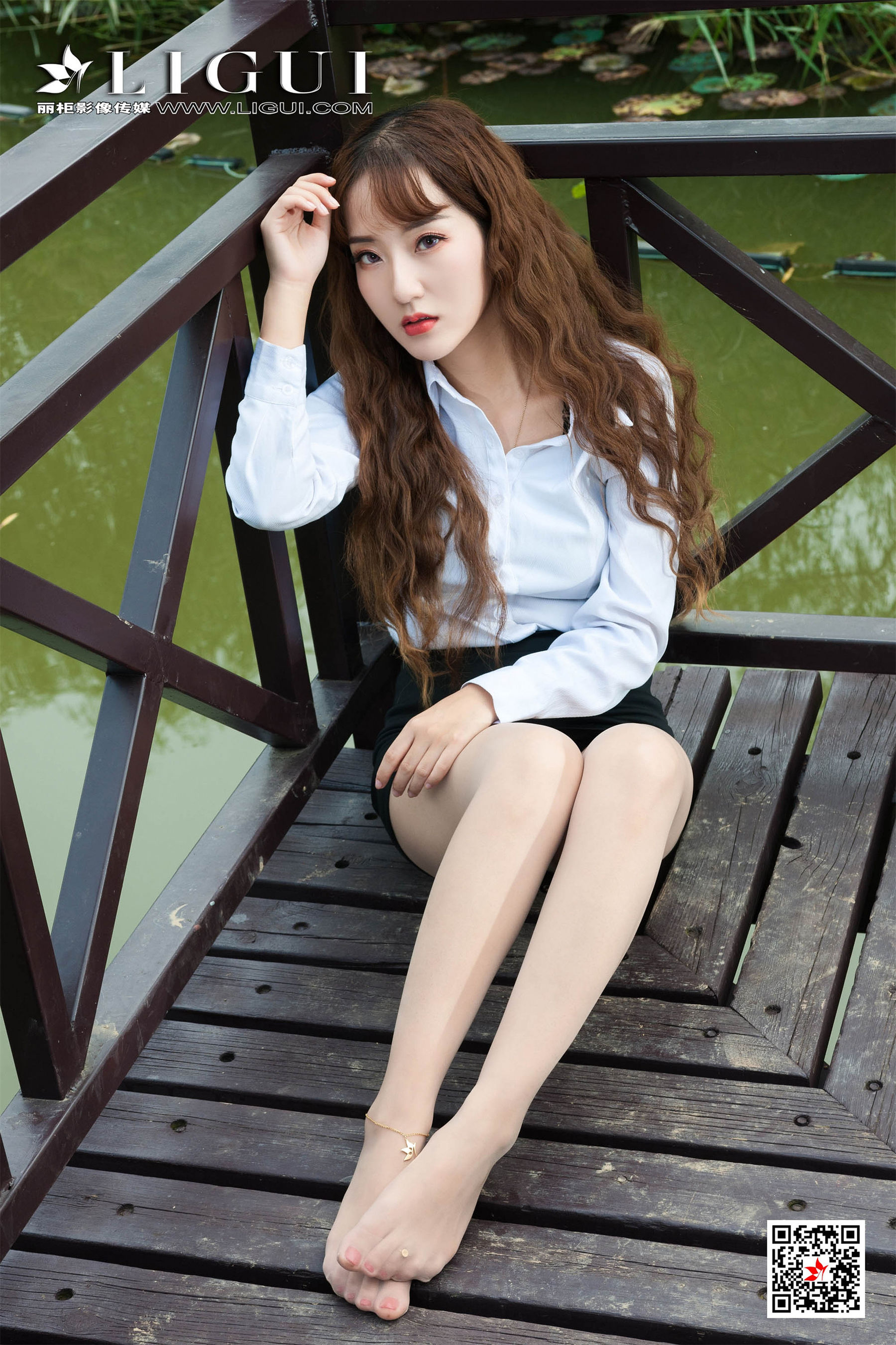 Model 汐汐《小清新户外OL美腿丝足》 [丽柜LiGui] 写真集