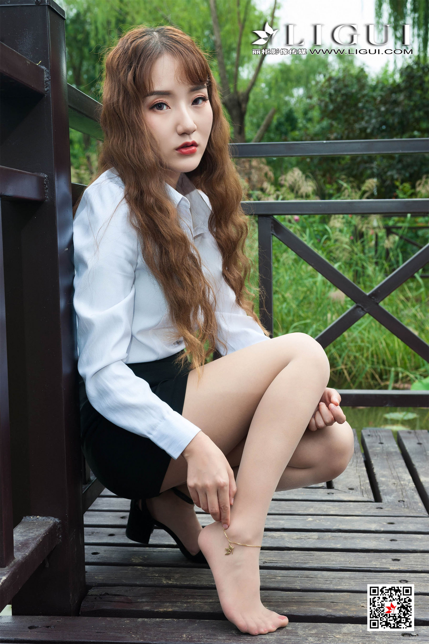 Model 汐汐《小清新户外OL美腿丝足》 [丽柜LiGui] 写真集