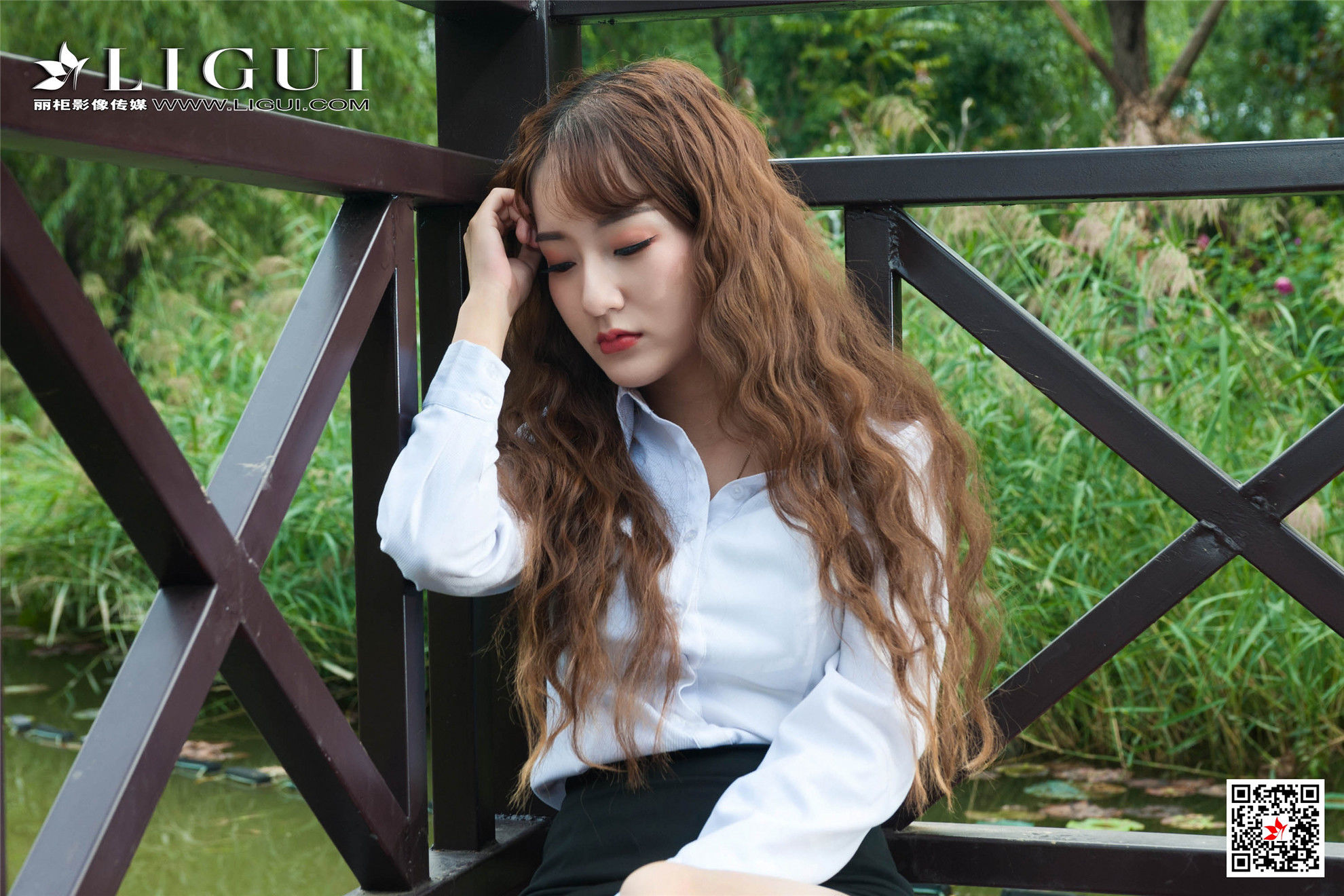 Model 汐汐《小清新户外OL美腿丝足》 [丽柜LiGui] 写真集