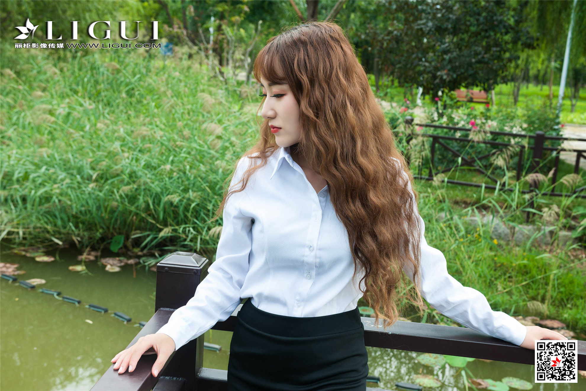 Model 汐汐《小清新户外OL美腿丝足》 [丽柜LiGui] 写真集