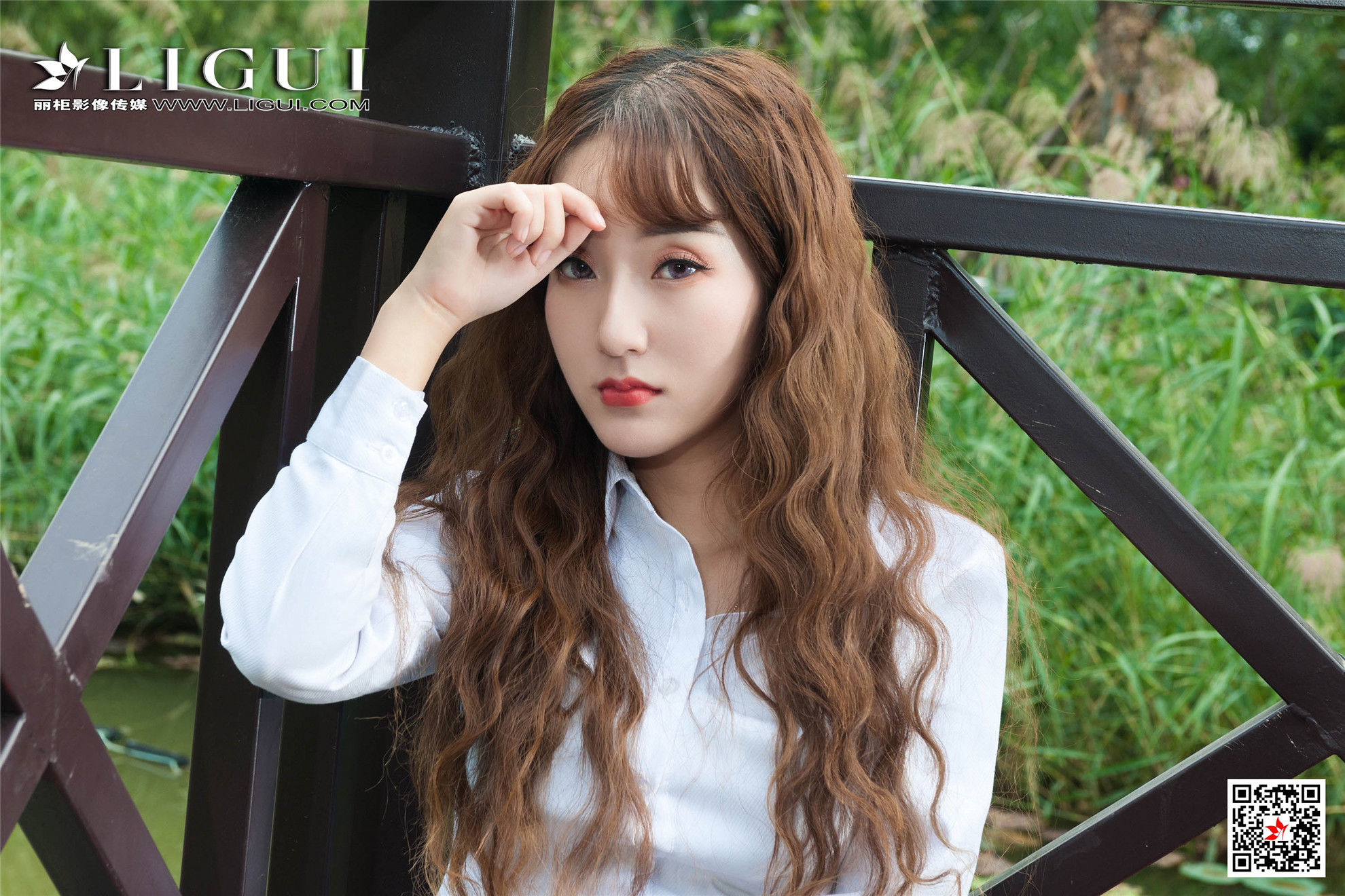 Model 汐汐《小清新户外OL美腿丝足》 [丽柜LiGui] 写真集