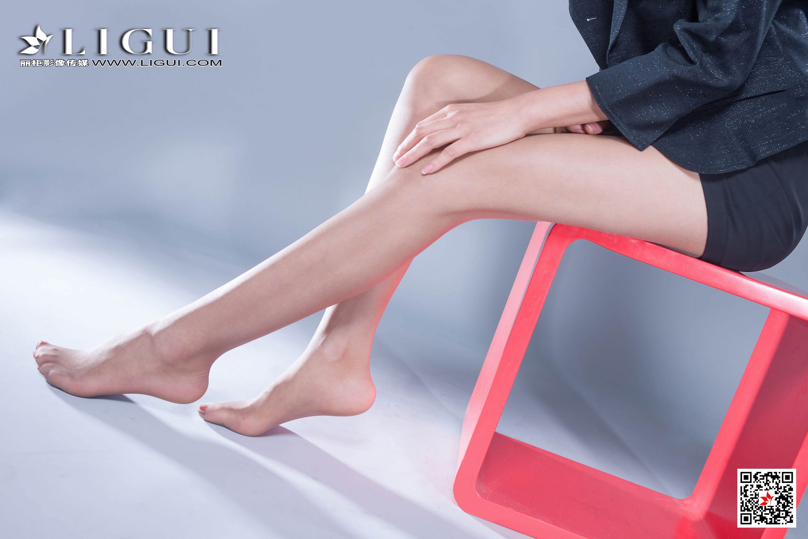 腿模潼潼《肉丝OL女郎》 [丽柜LiGui] 网络丽人 写真集