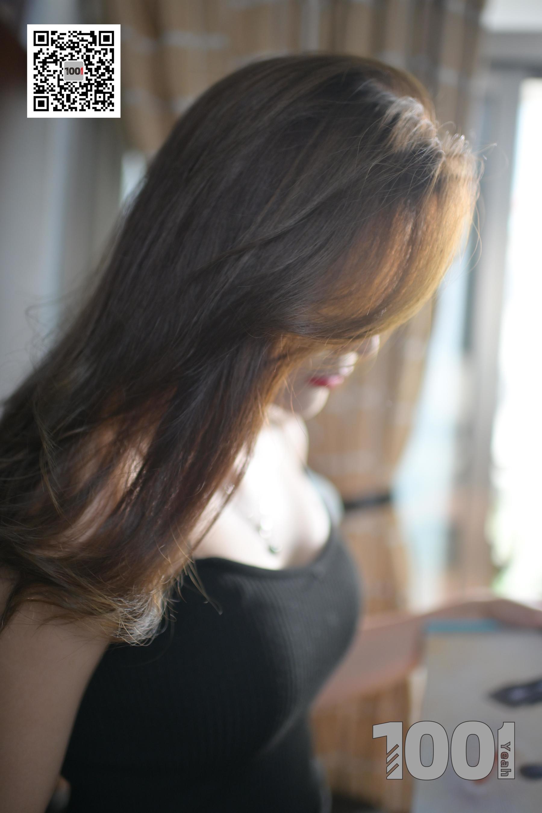 Lucy 《蕾丝小秘4》[一千零一夜IESS] 美腿丝足写真集