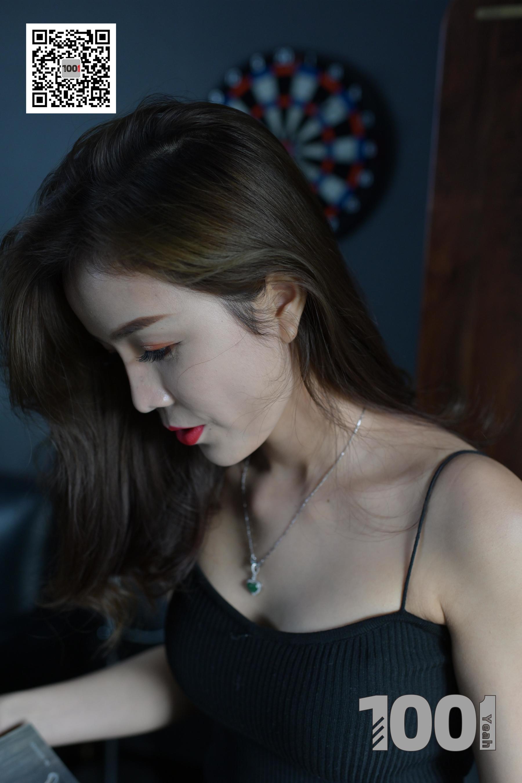 Lucy 《蕾丝小秘4》[一千零一夜IESS] 美腿丝足写真集