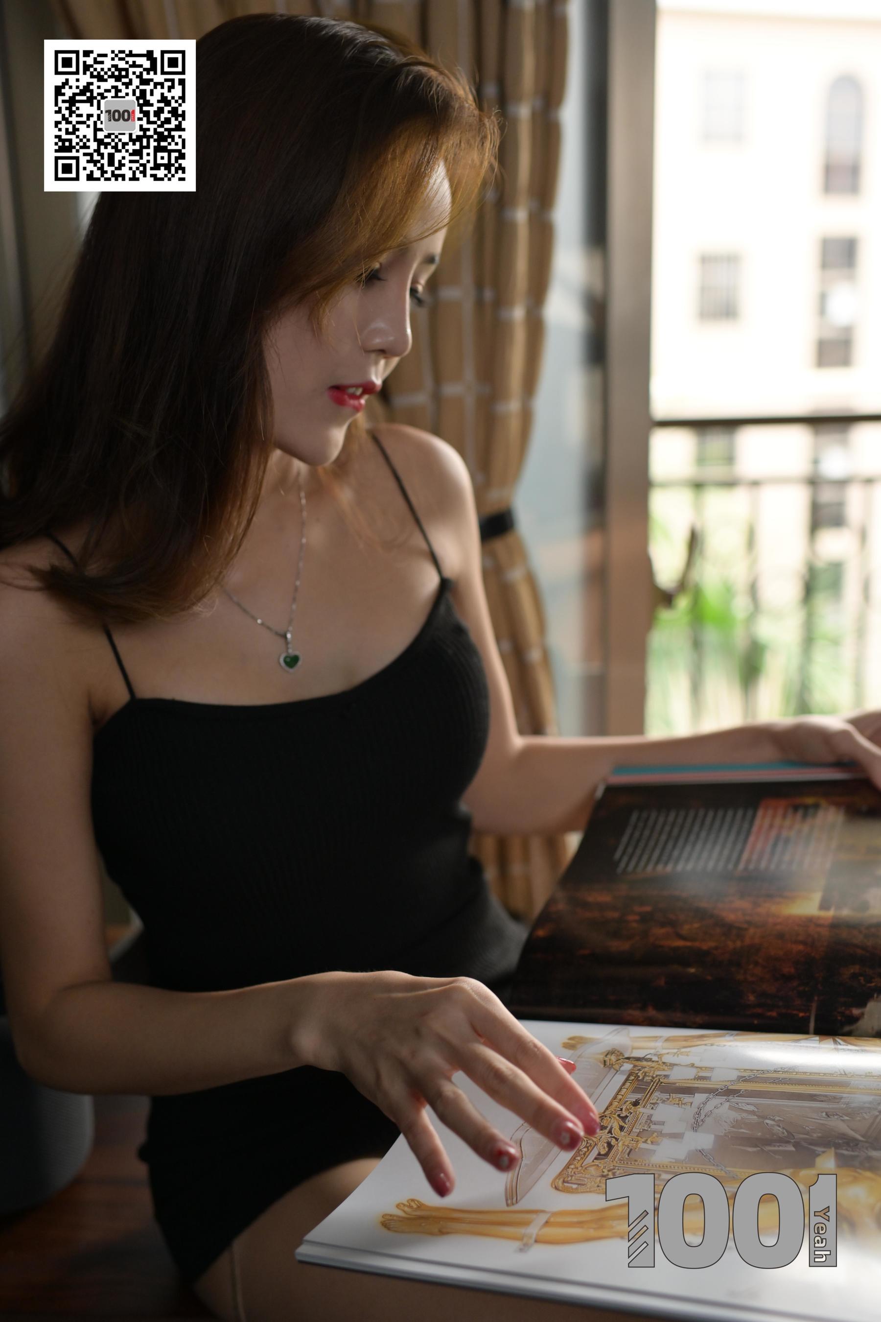 Lucy 《蕾丝小秘4》[一千零一夜IESS] 美腿丝足写真集