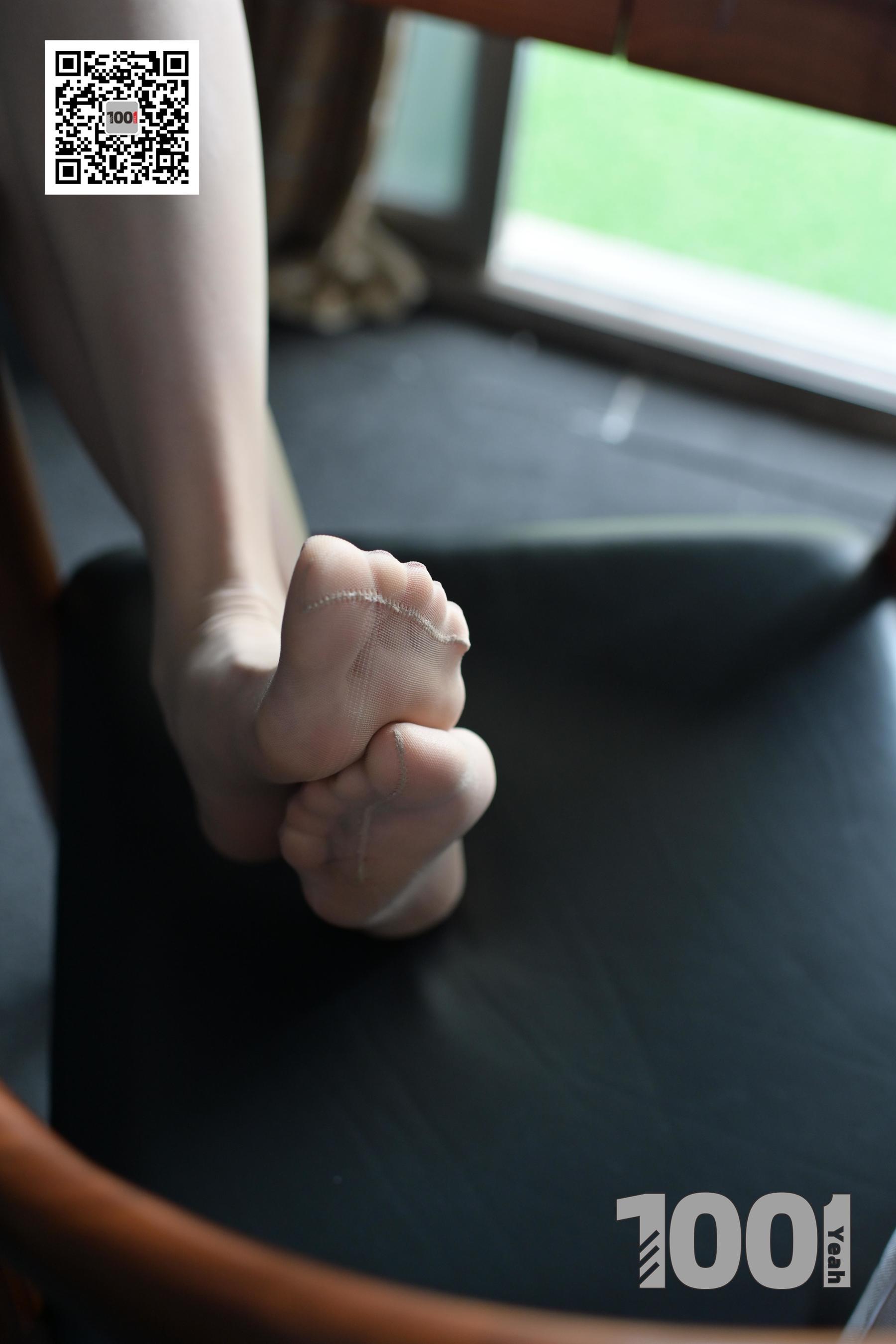 Lucy 《蕾丝小秘4》[一千零一夜IESS] 美腿丝足写真集