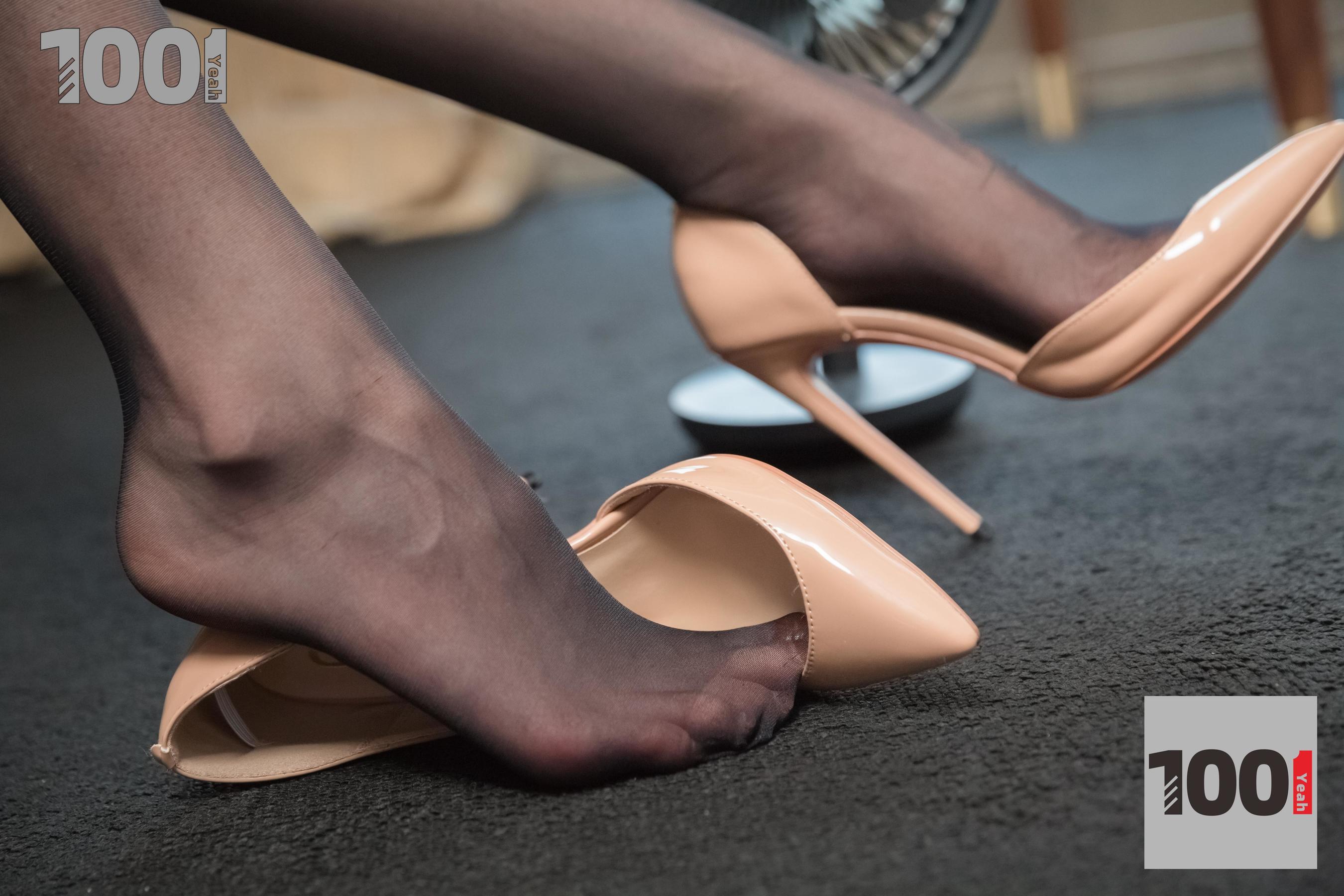 喵喵 《浓缩胶囊》[一千零一夜IESS] 丝袜美腿写真集