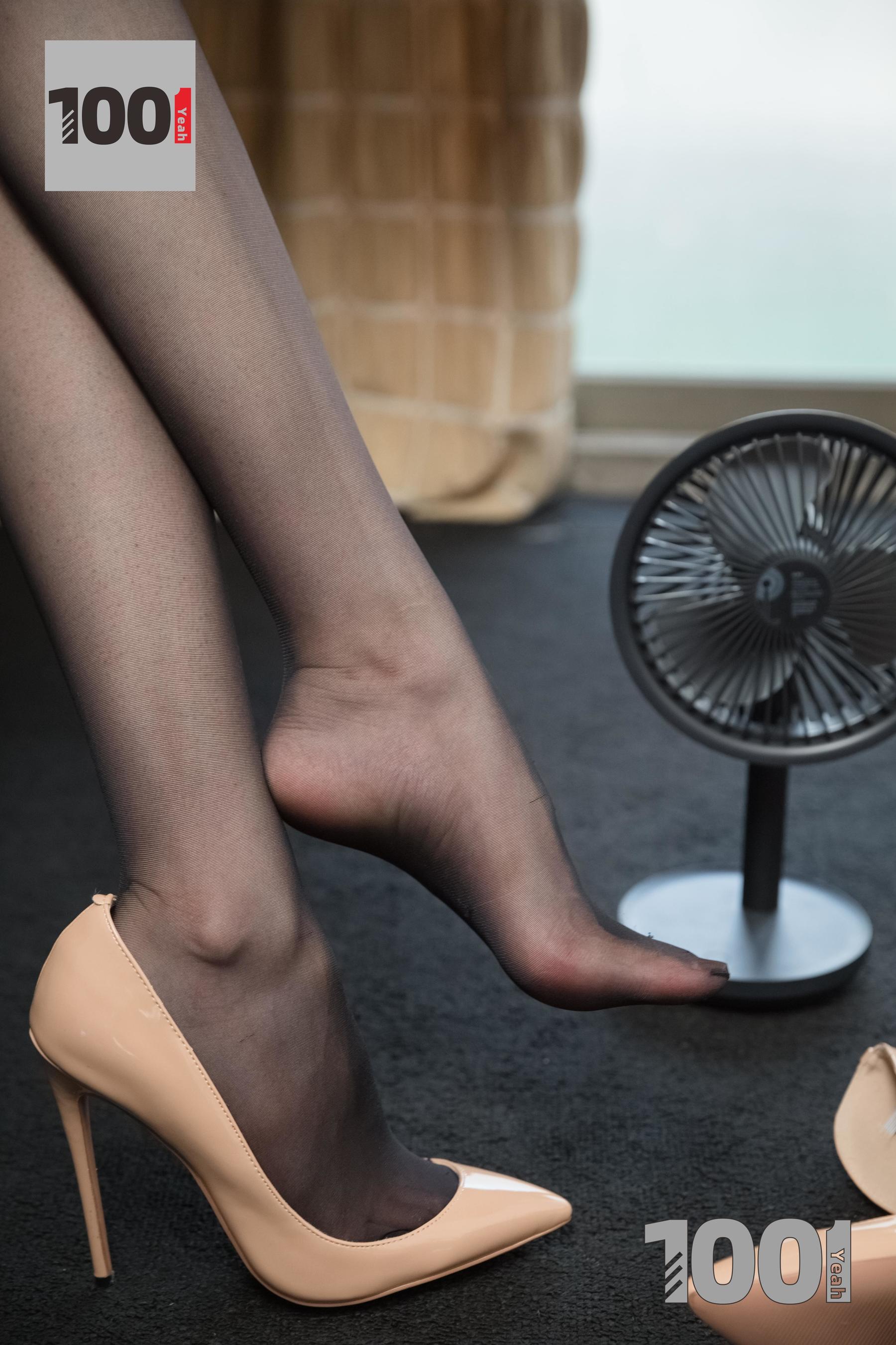 喵喵 《浓缩胶囊》[一千零一夜IESS] 丝袜美腿写真集