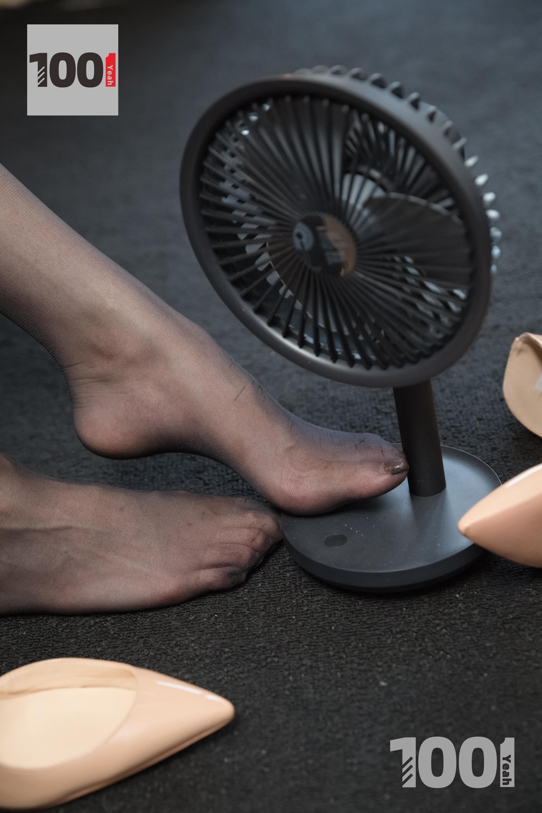 喵喵 《浓缩胶囊》[一千零一夜IESS] 丝袜美腿写真集