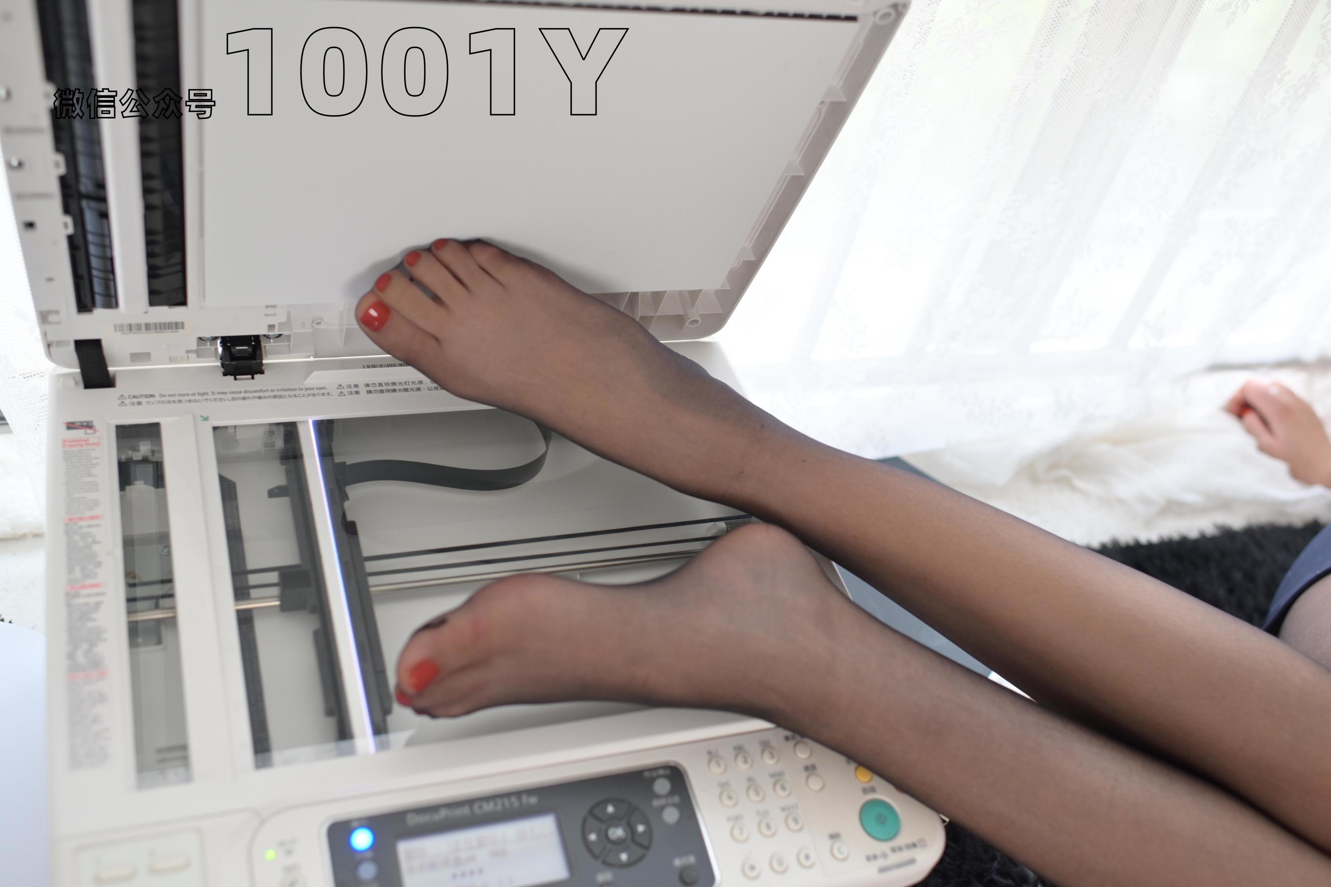 西瓜 《我的小秘书3》[一千零一夜IESS] 丝袜美腿写真集