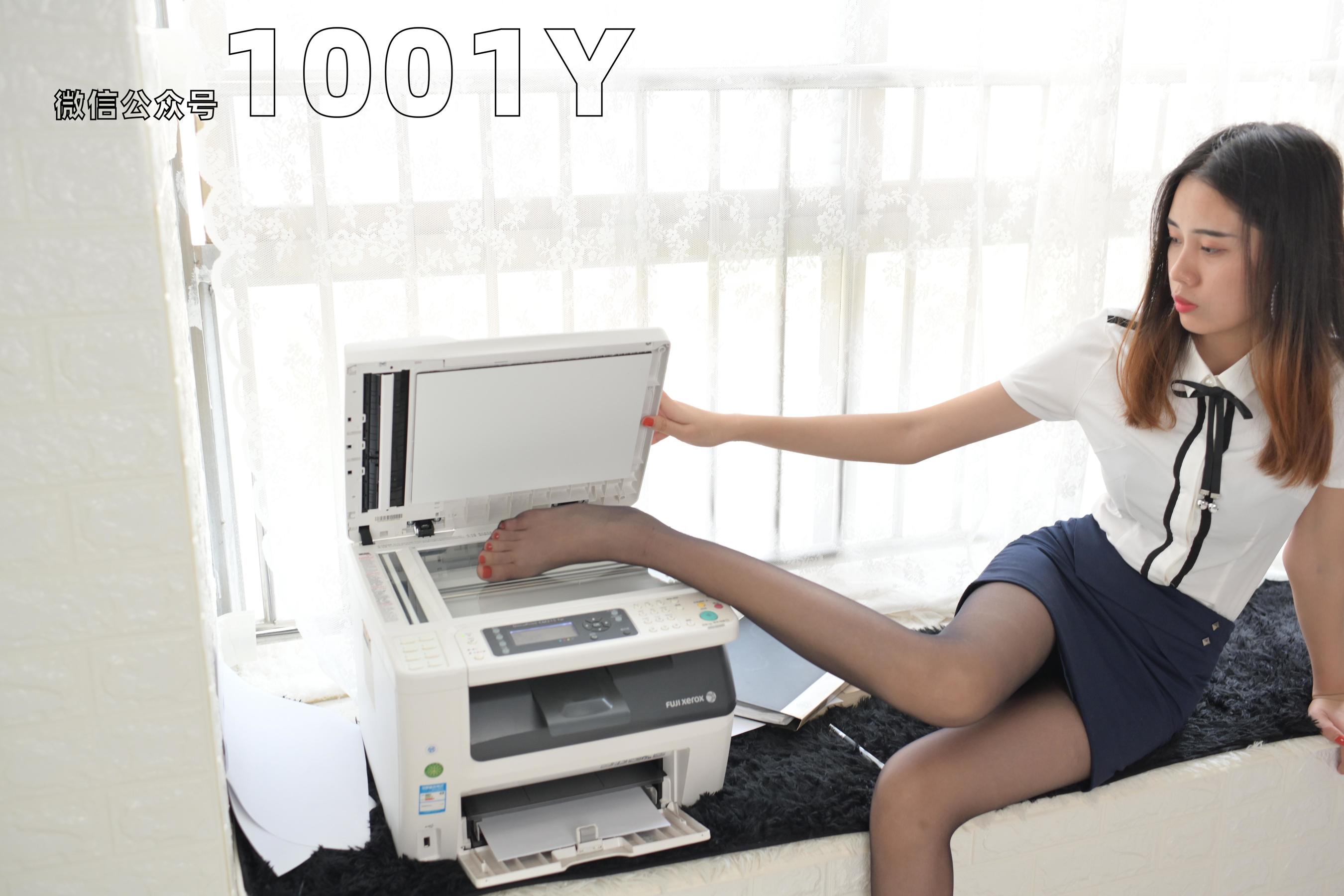 西瓜 《我的小秘书3》[一千零一夜IESS] 丝袜美腿写真集