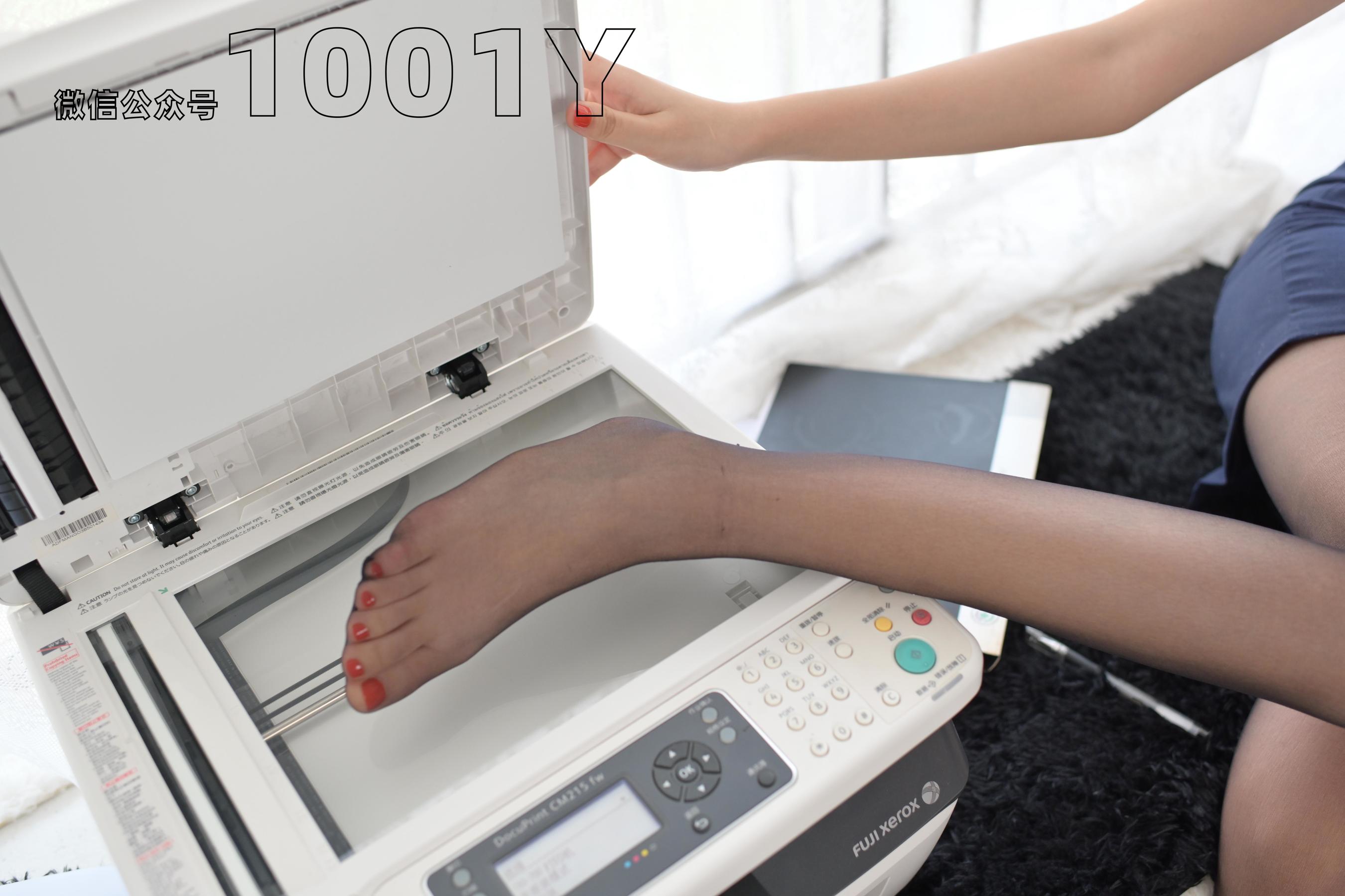 西瓜 《我的小秘书3》[一千零一夜IESS] 丝袜美腿写真集