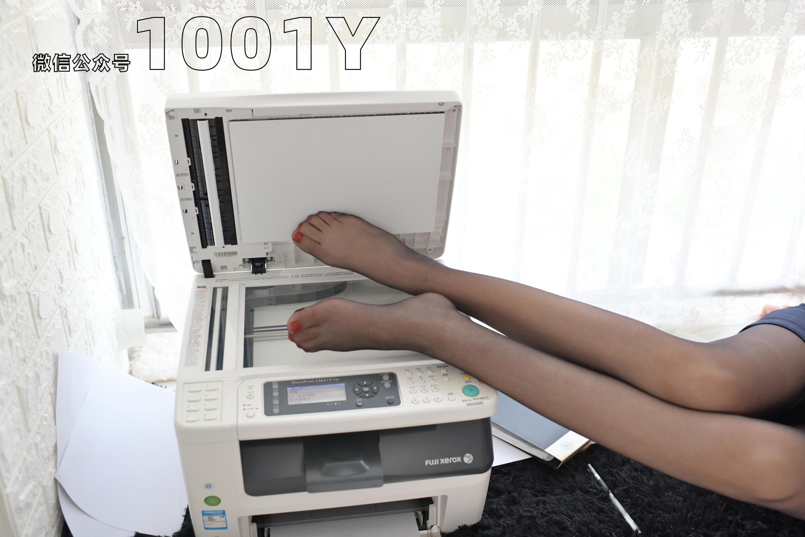 西瓜 《我的小秘书3》[一千零一夜IESS] 丝袜美腿写真集