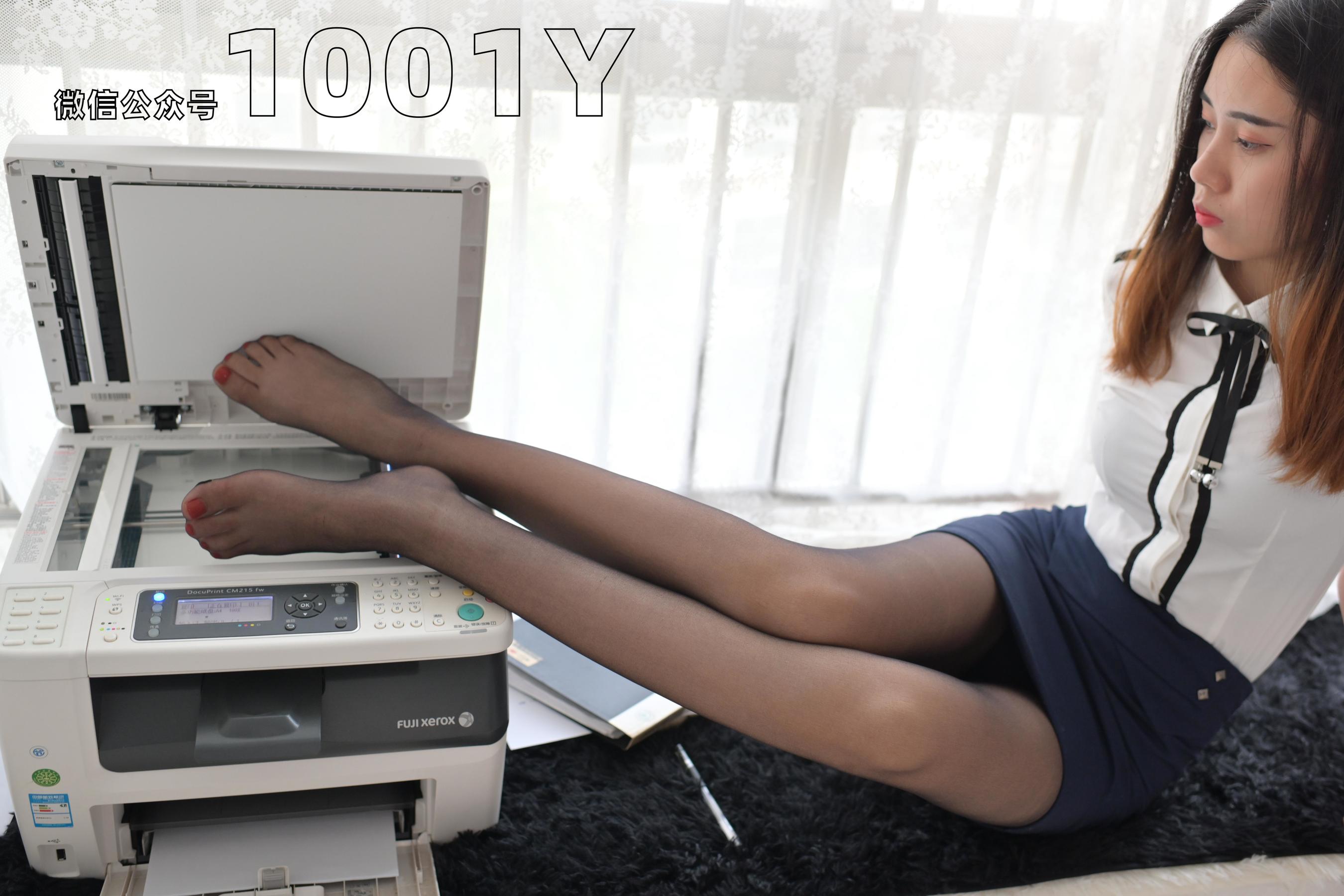 西瓜 《我的小秘书3》[一千零一夜IESS] 丝袜美腿写真集