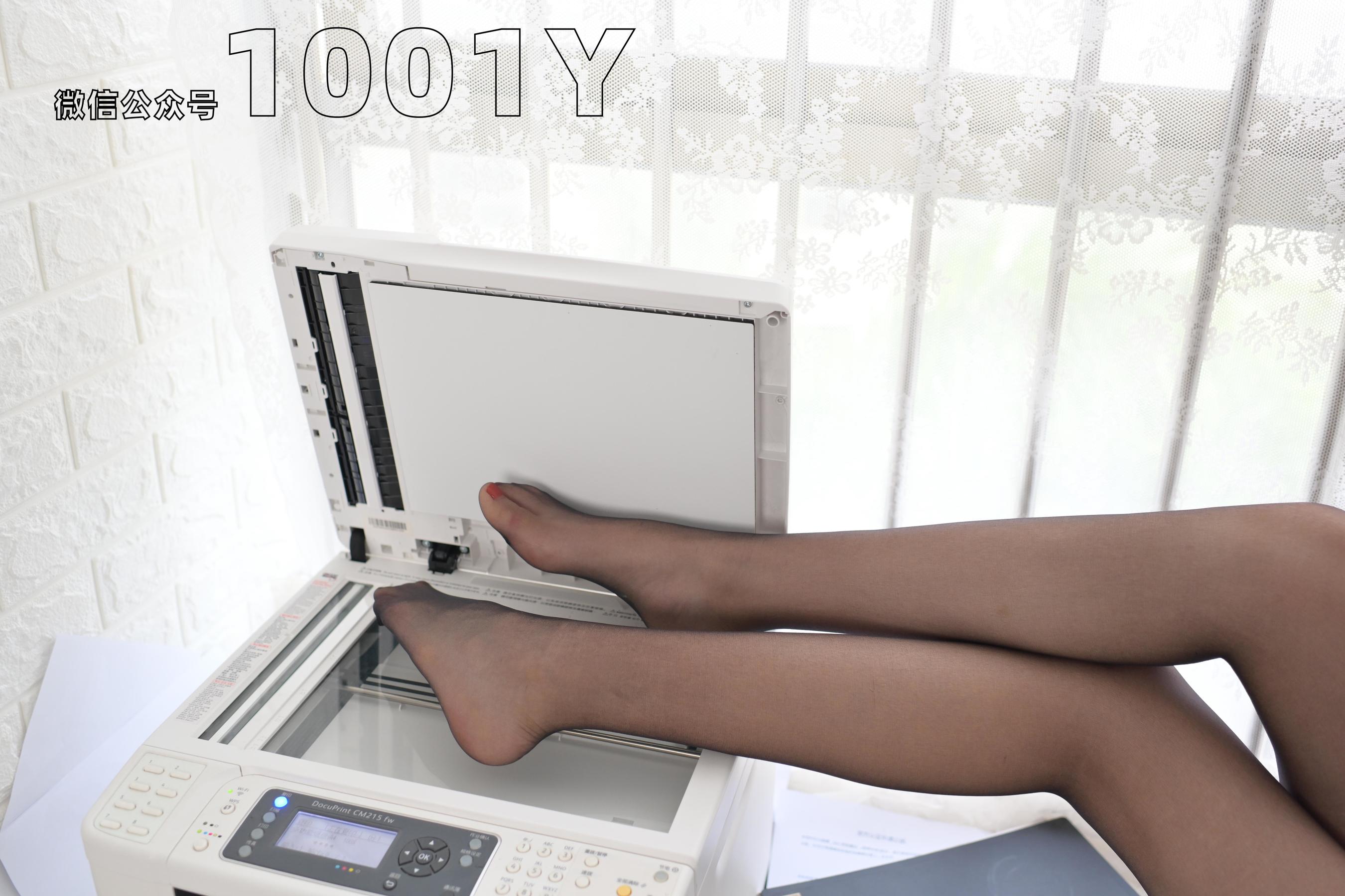 西瓜 《我的小秘书3》[一千零一夜IESS] 丝袜美腿写真集