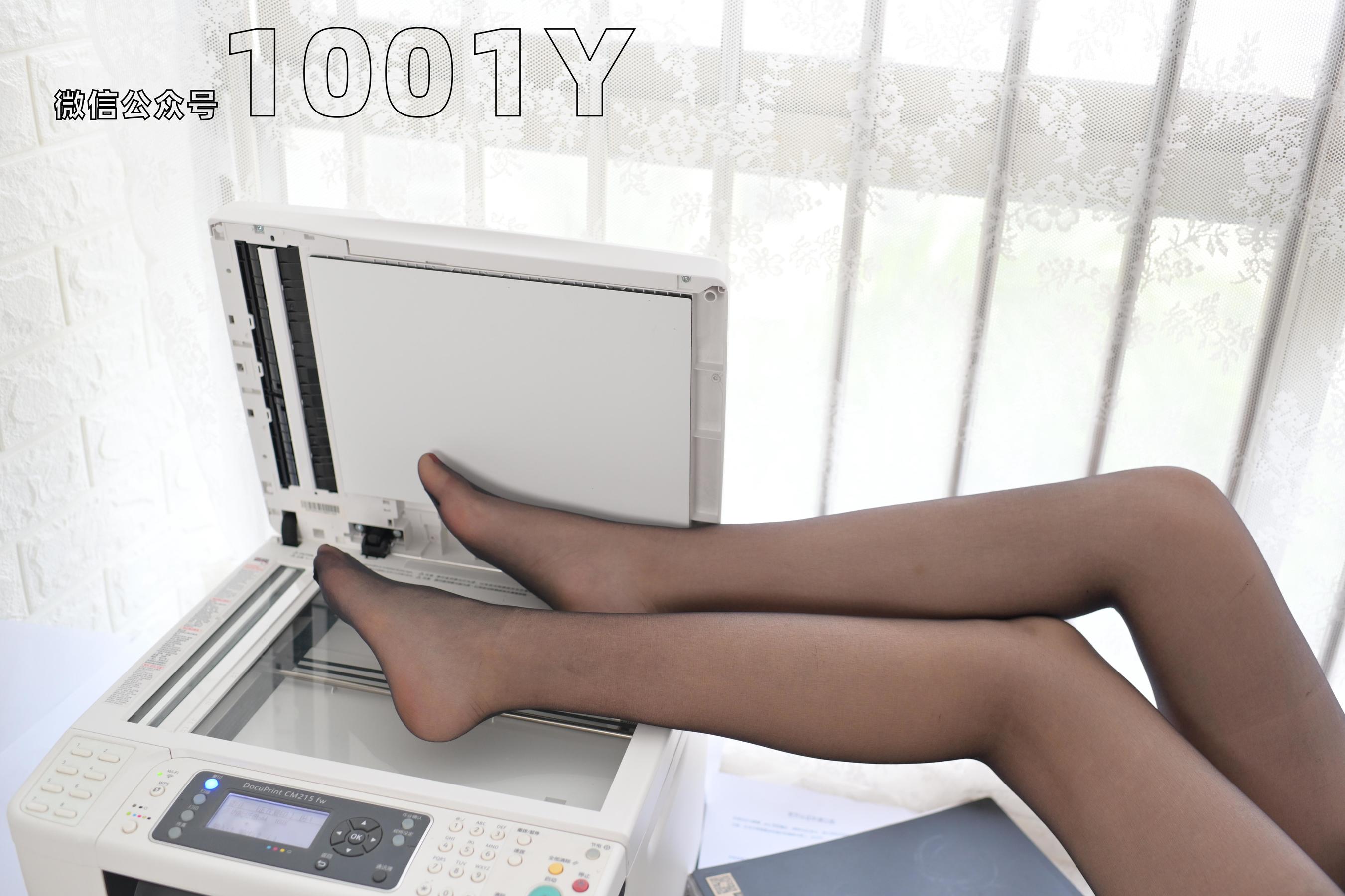 西瓜 《我的小秘书3》[一千零一夜IESS] 丝袜美腿写真集