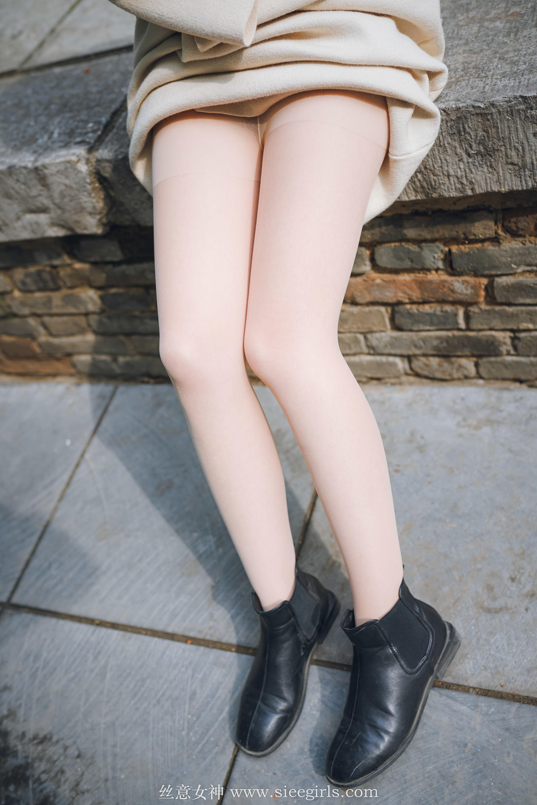 雪儿《落叶的情愫》 [丝意SIEE] No.375 写真集