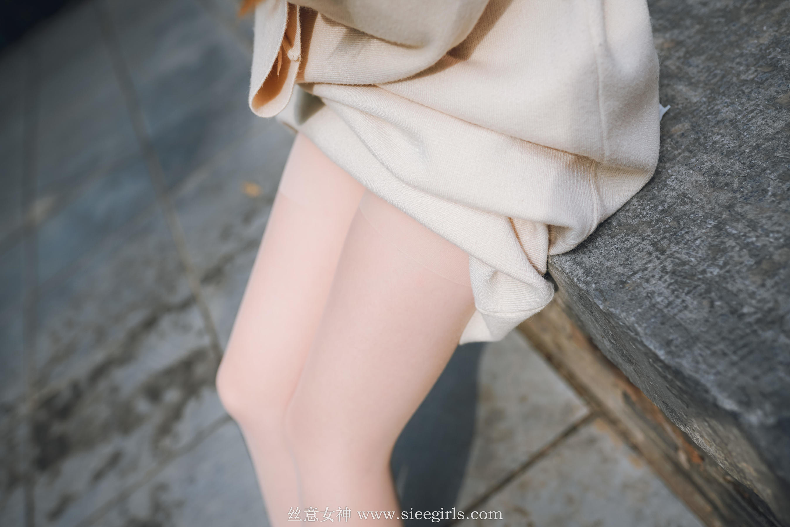 雪儿《落叶的情愫》 [丝意SIEE] No.375 写真集