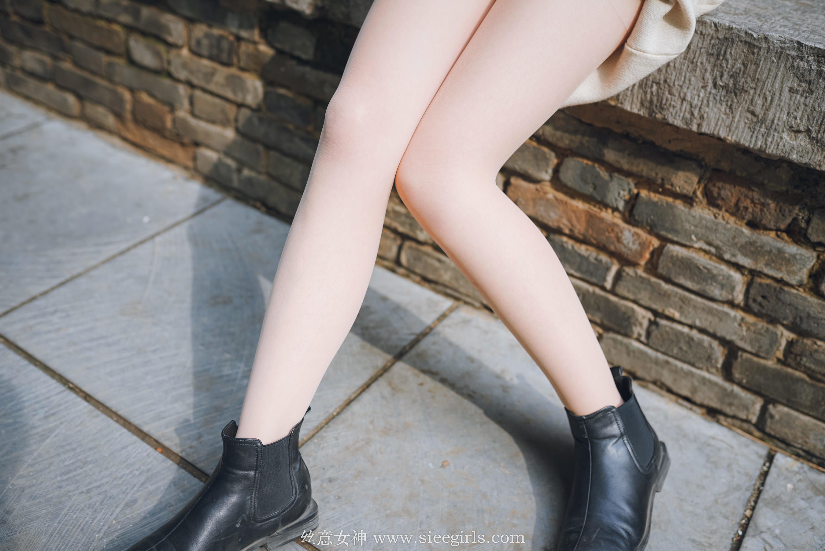 雪儿《落叶的情愫》 [丝意SIEE] No.375 写真集