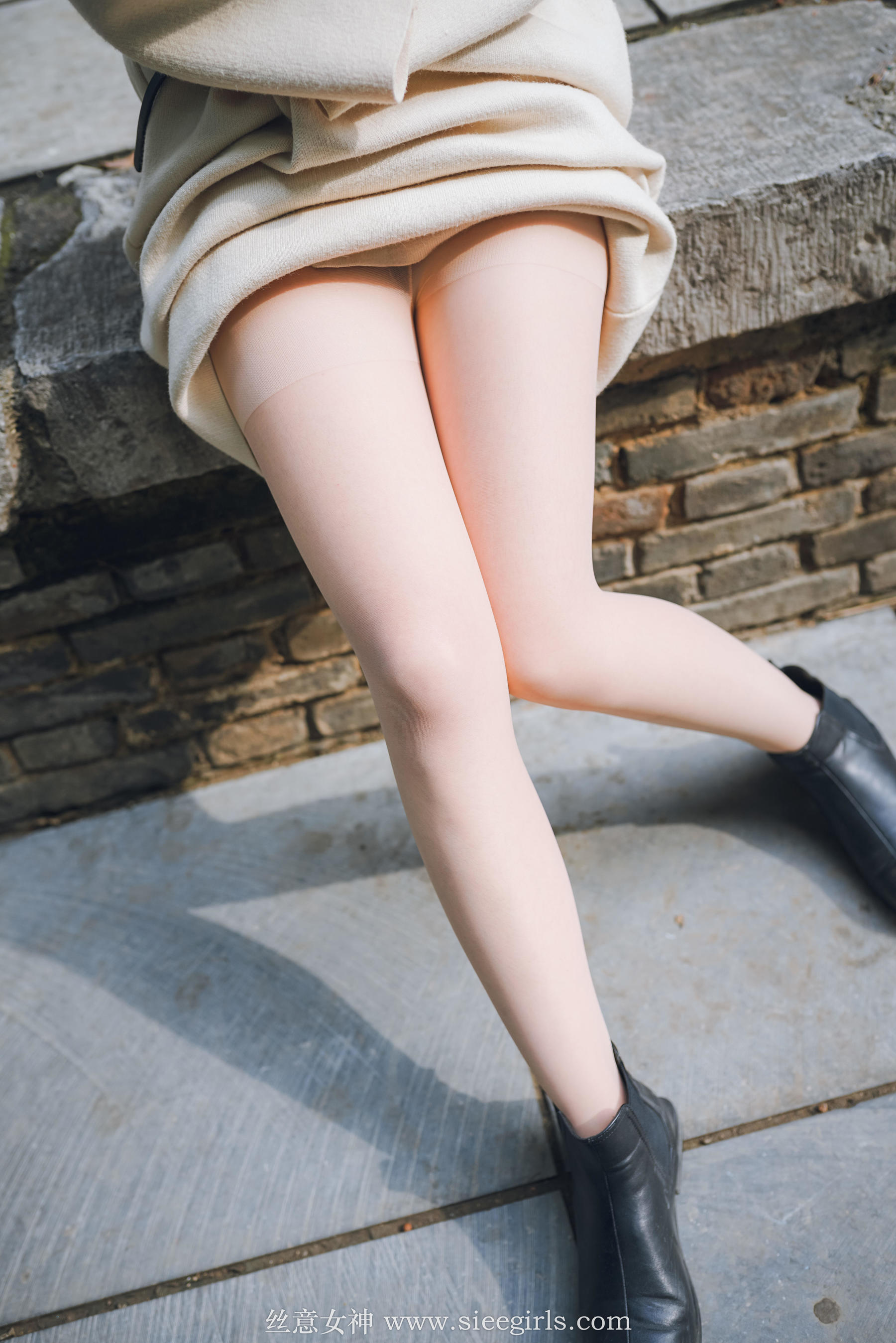 雪儿《落叶的情愫》 [丝意SIEE] No.375 写真集