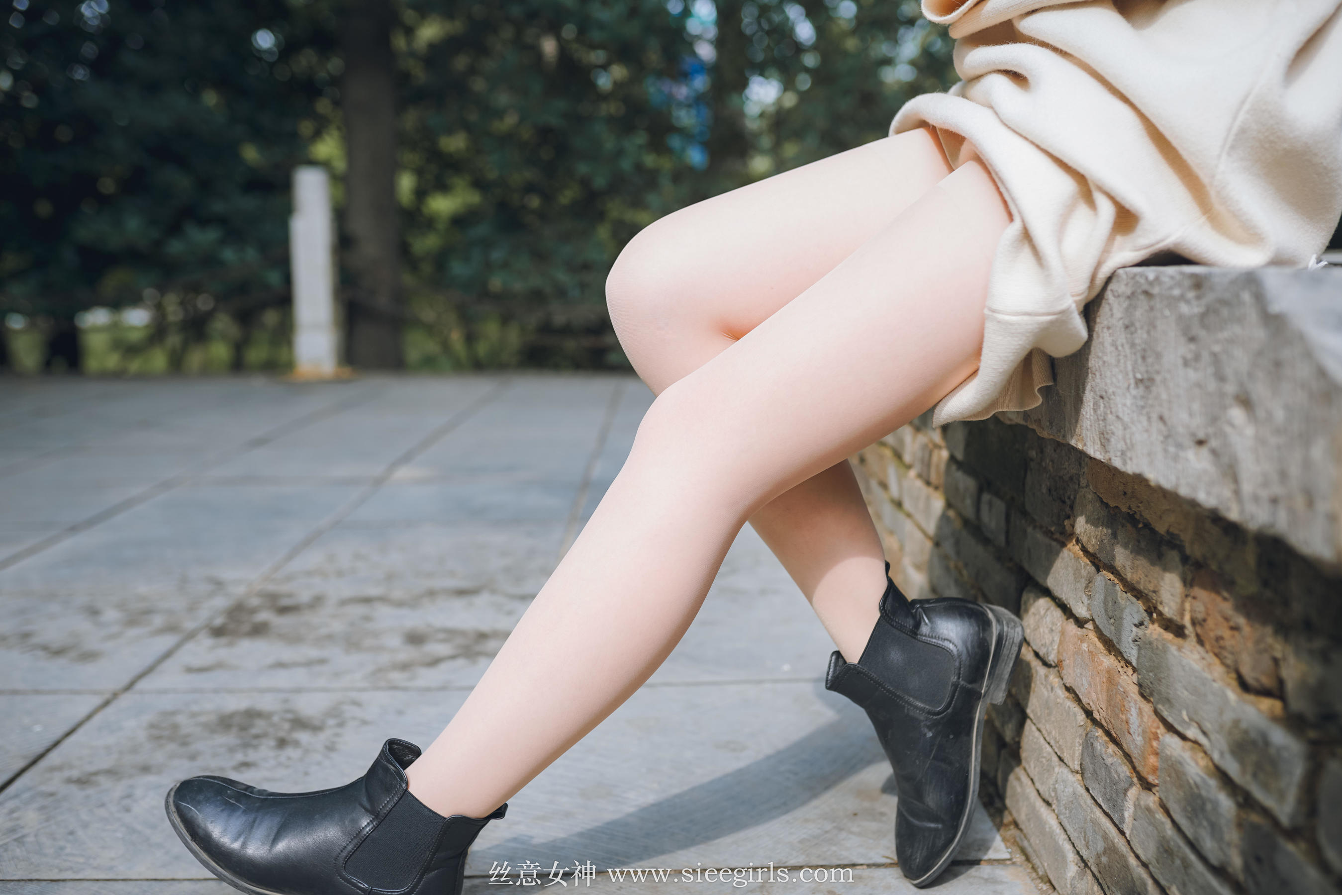 雪儿《落叶的情愫》 [丝意SIEE] No.375 写真集