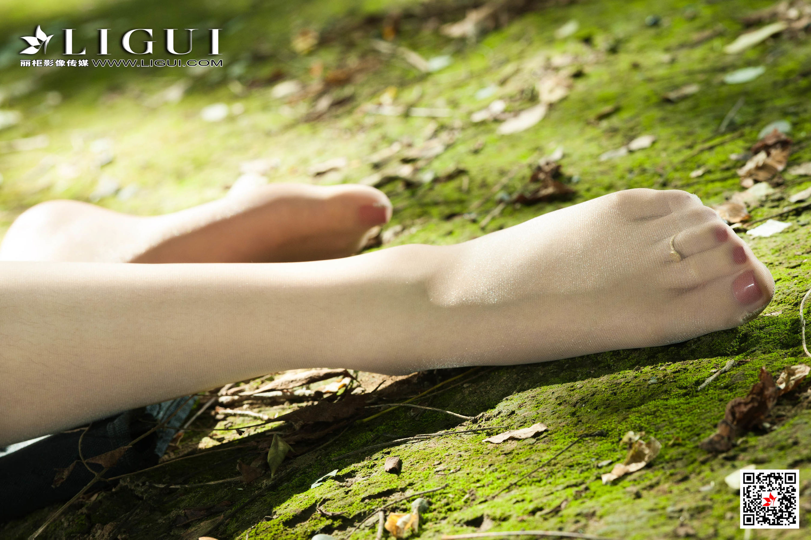 虫虫《长腿森系女神》 [丽柜Ligui] 写真集