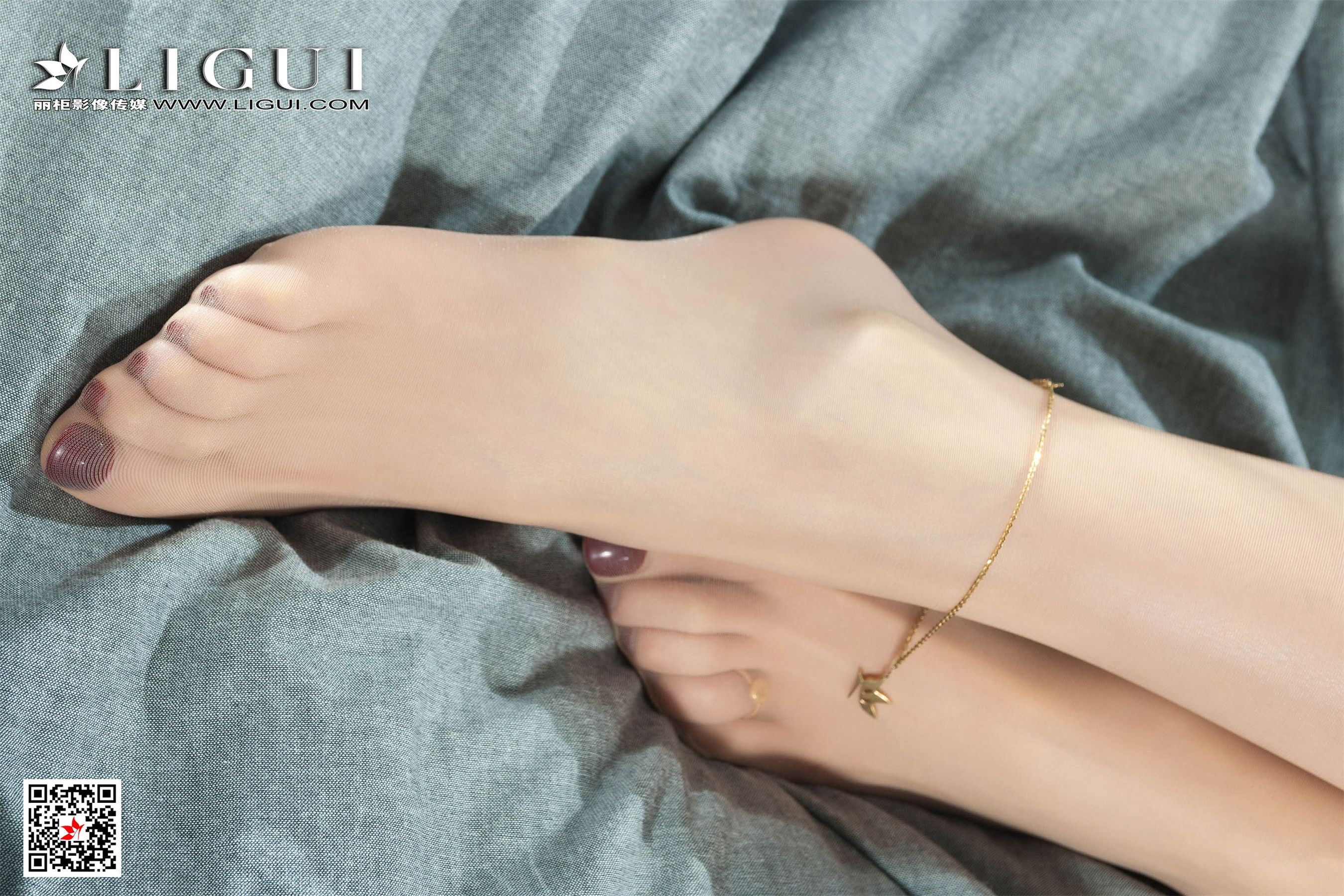 凉儿《沙发肉丝背心女神》 [丽柜Ligui] 写真集