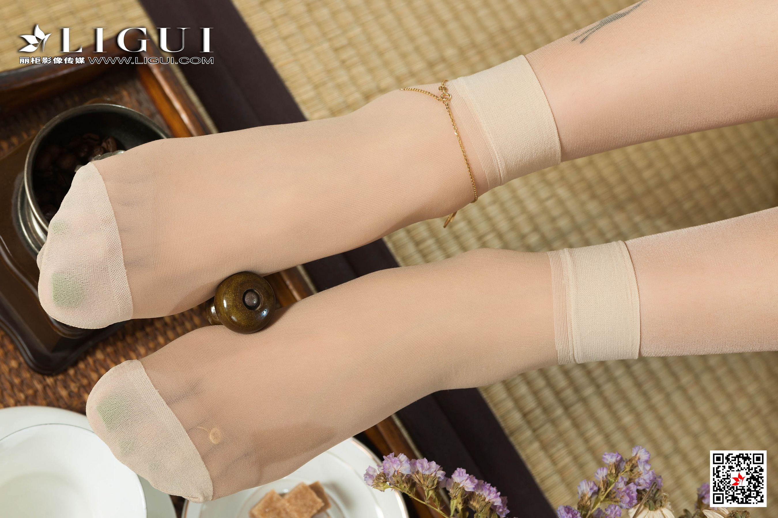 甜甜《肉丝袜美味咖啡》 [丽柜Ligui] 写真集