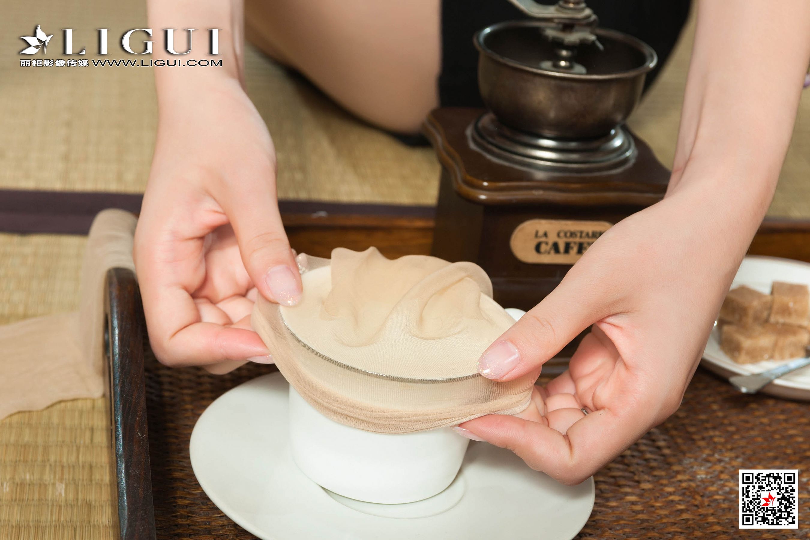 甜甜《肉丝袜美味咖啡》 [丽柜Ligui] 写真集