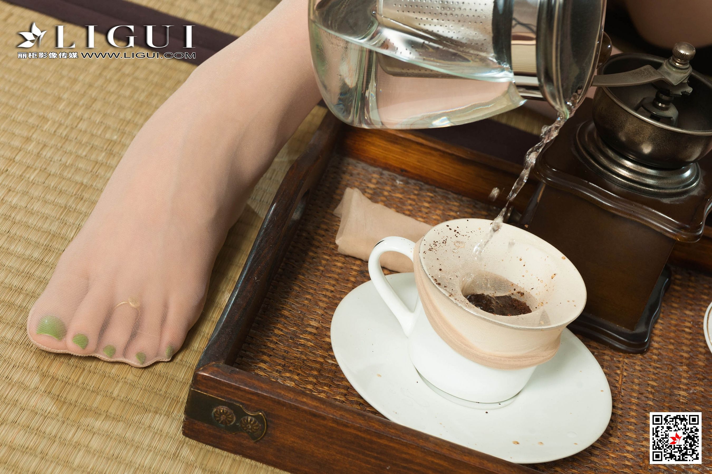 甜甜《肉丝袜美味咖啡》 [丽柜Ligui] 写真集