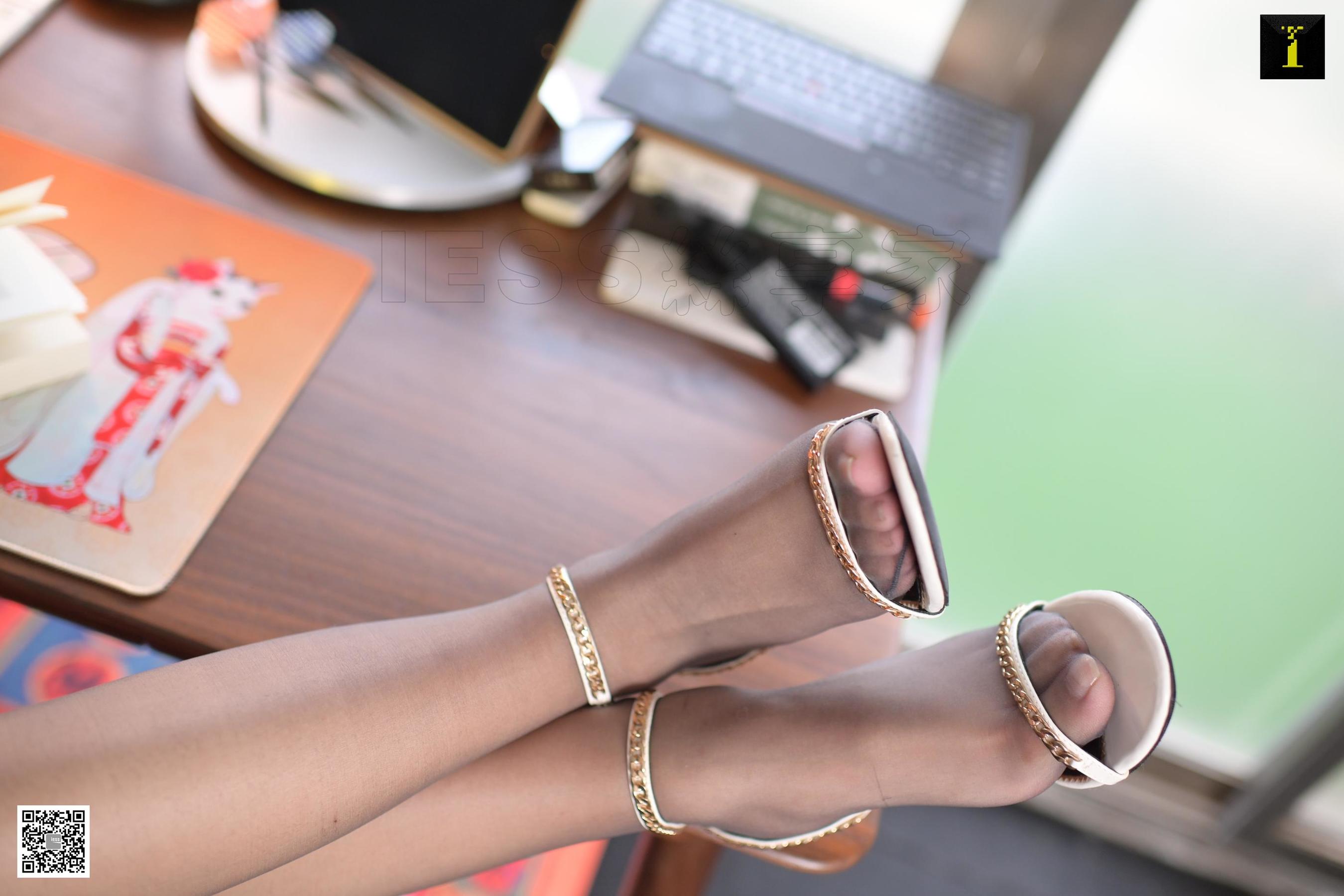 小北 《小北的红色套装》 [异思趣向IESS] 丝袜美腿写真集