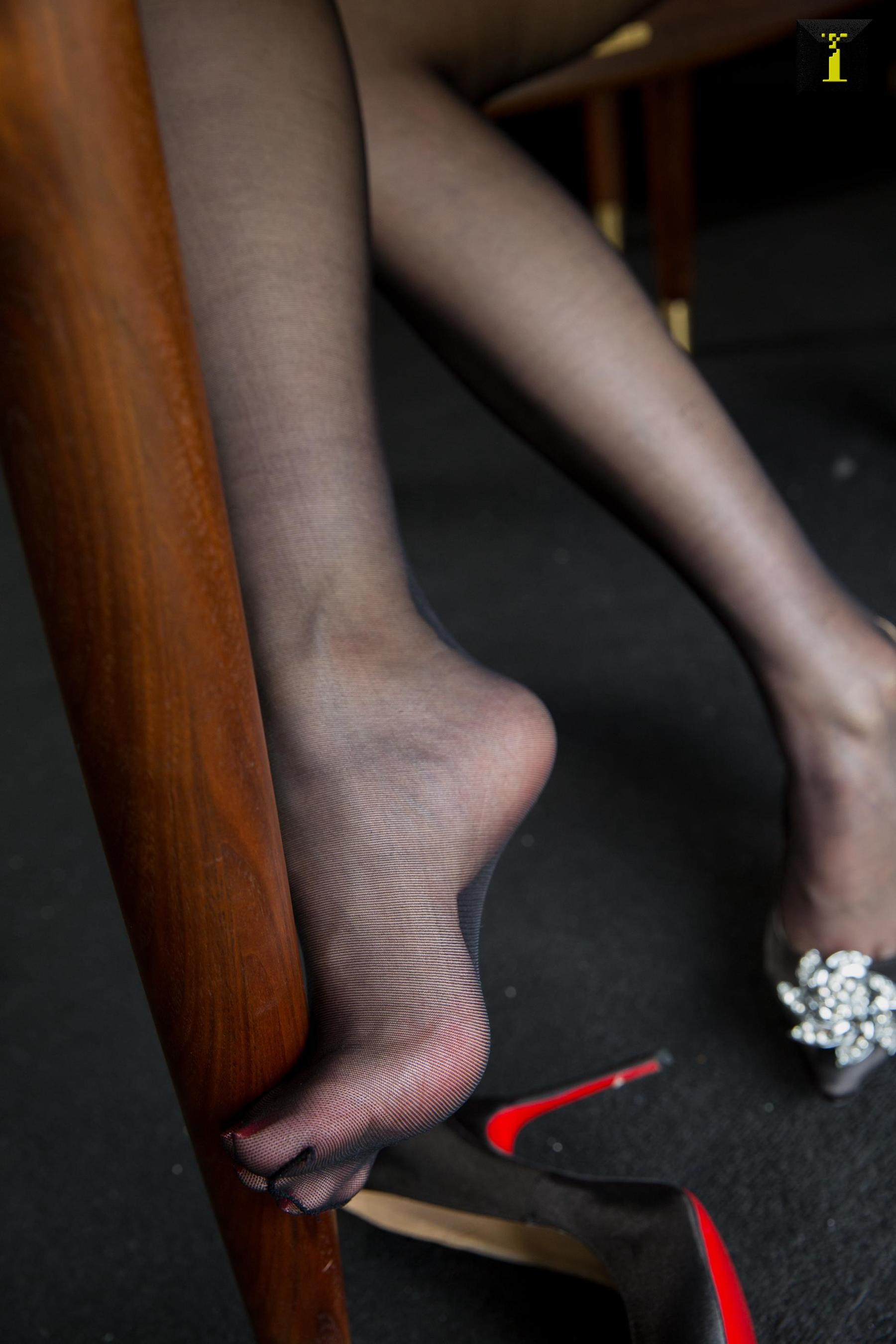 紫薇 《人生如戏 全靠演技》 [异思趣向IESS] 丝袜美腿写真集