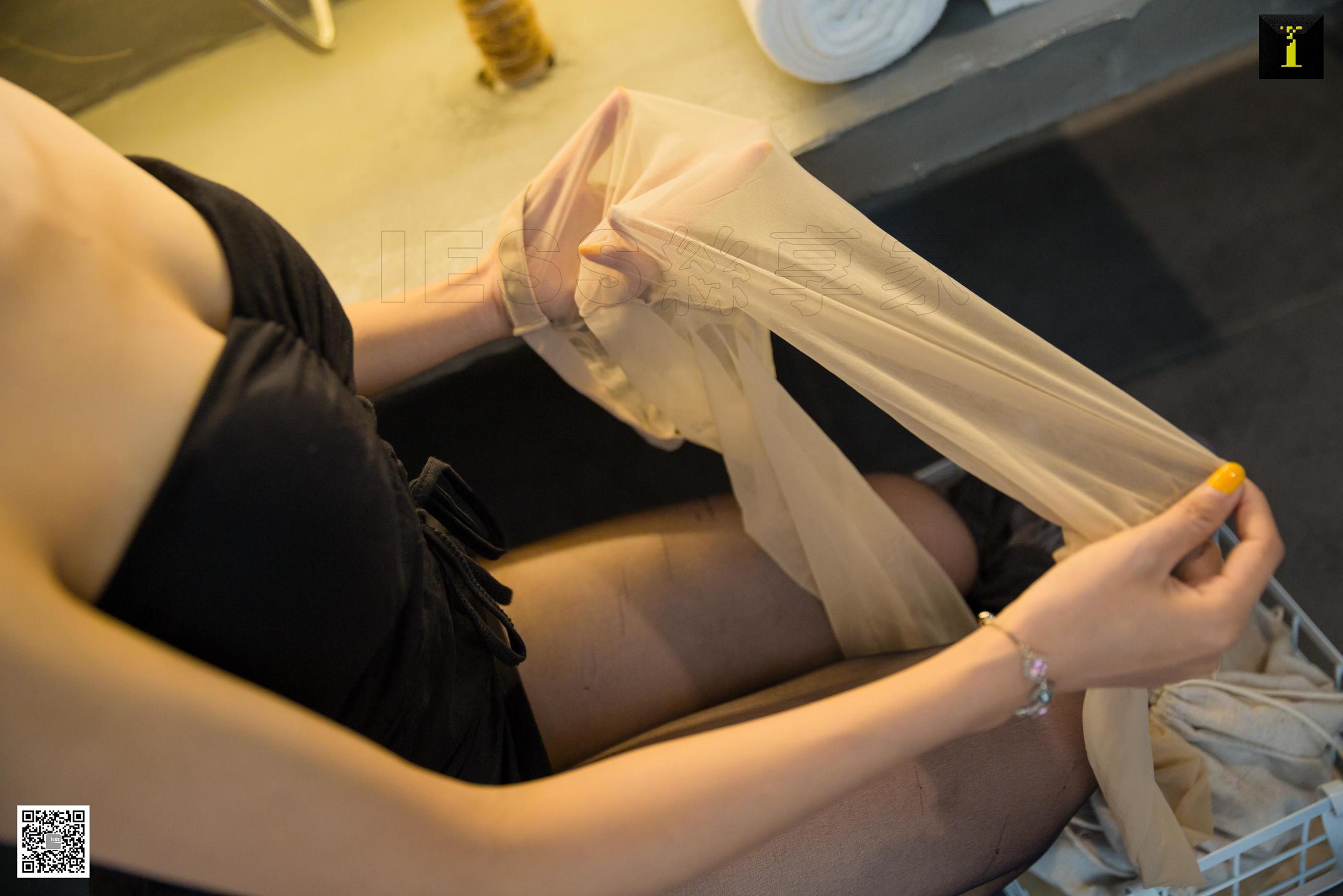 美子 《收拾袜子的美子》 [异思趣向IESS] 美腿丝足写真集