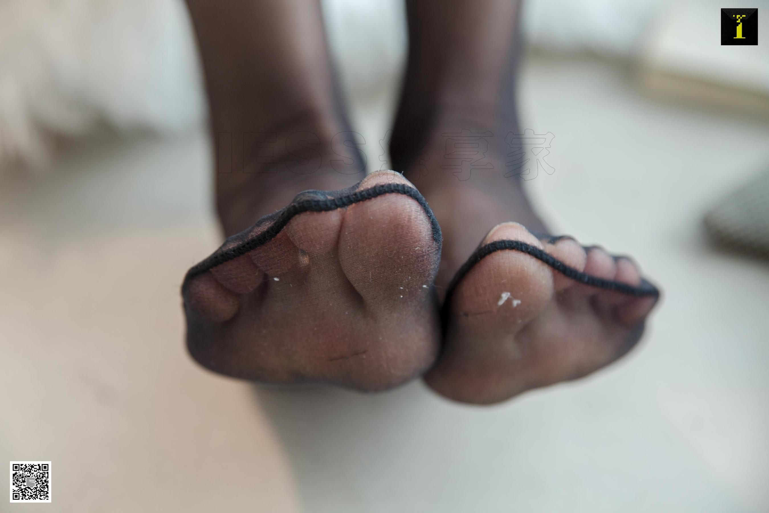 美子 《收拾袜子的美子》 [异思趣向IESS] 美腿丝足写真集