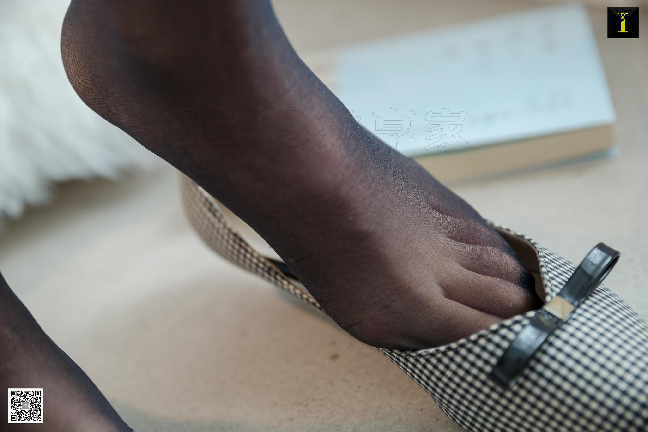 美子 《收拾袜子的美子》 [异思趣向IESS] 美腿丝足写真集