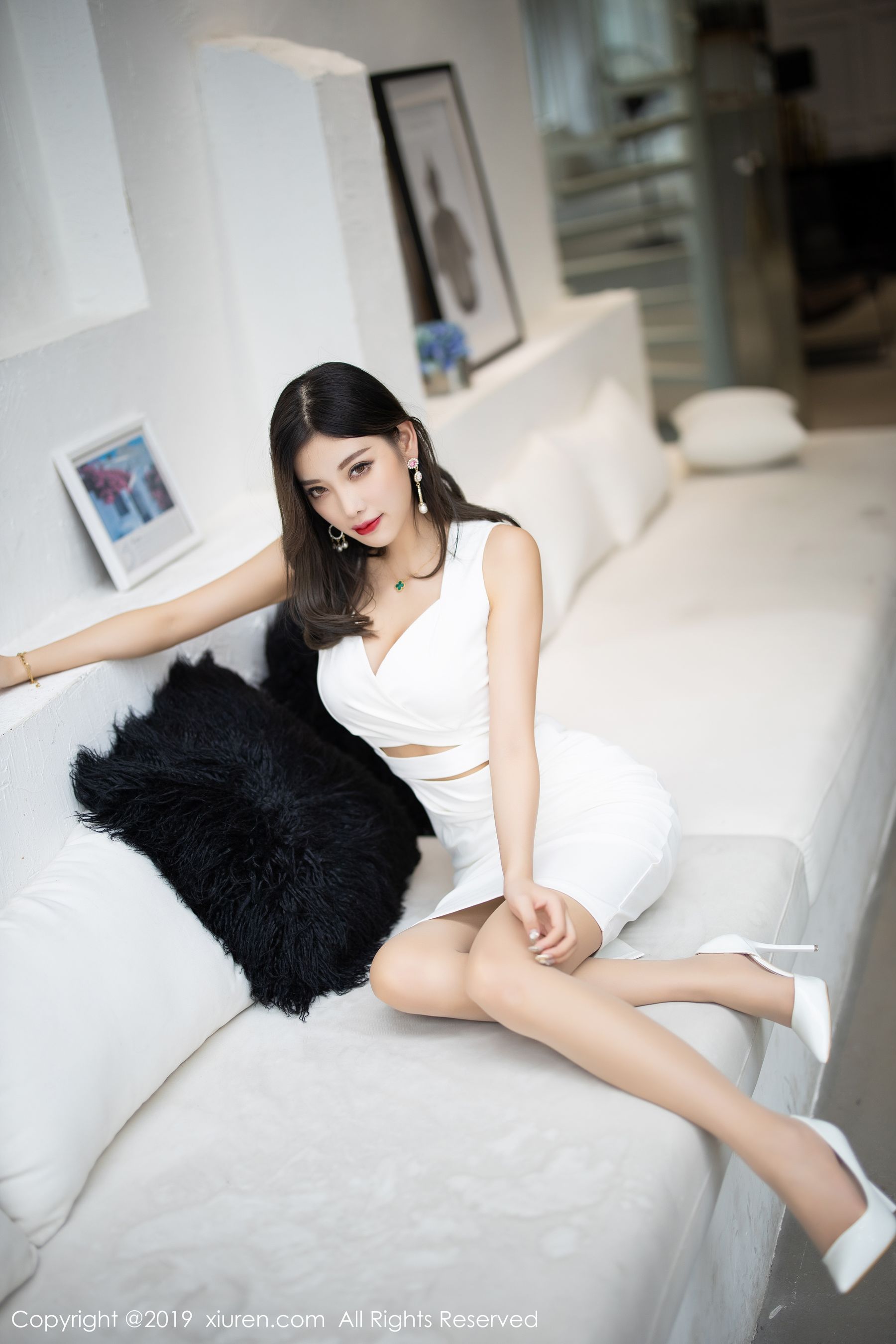 杨晨晨sugar《性感内衣与诱人娇躯》 [秀人XIUREN] No.1695 写真集