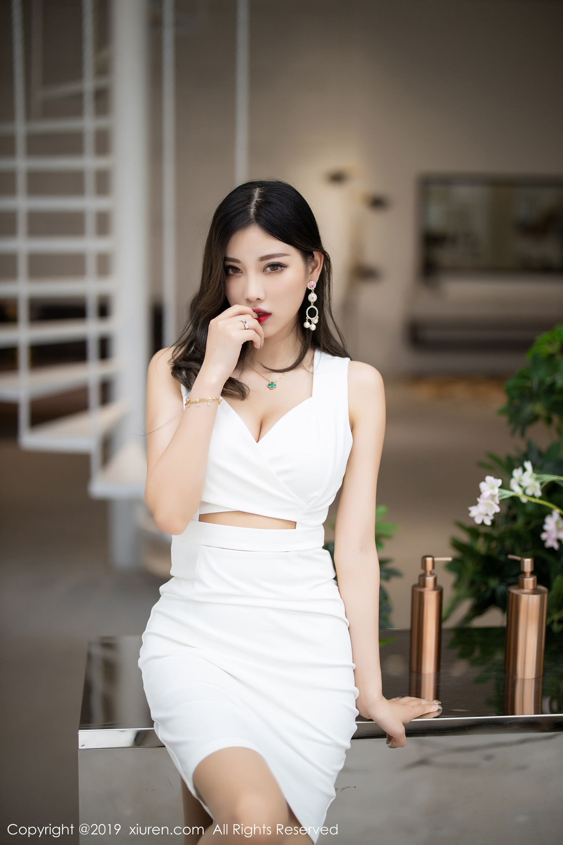 杨晨晨sugar《性感内衣与诱人娇躯》 [秀人XIUREN] No.1695 写真集