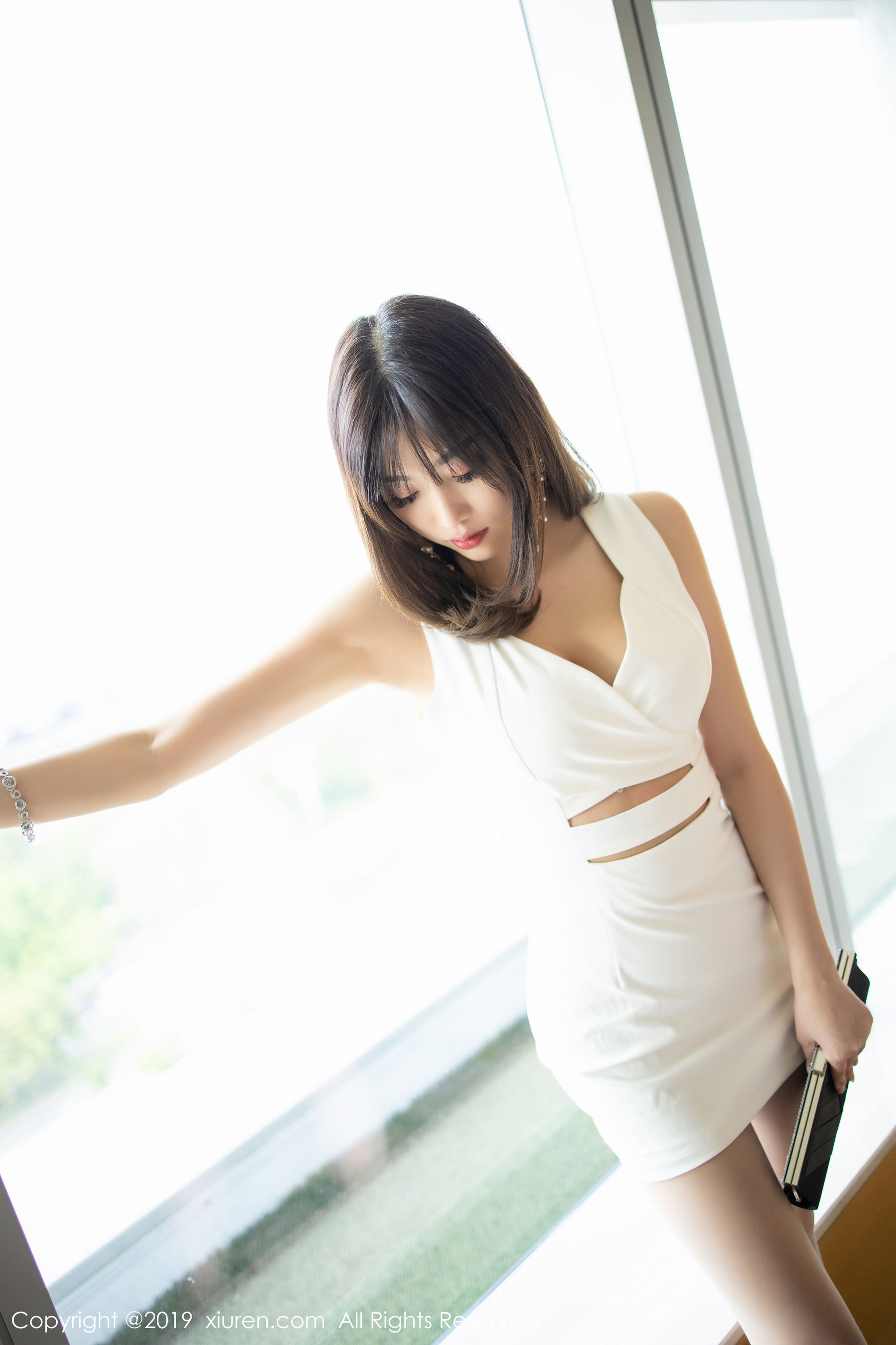 杨晨晨sugar《性感内衣与诱人娇躯》 [秀人XIUREN] No.1695 写真集