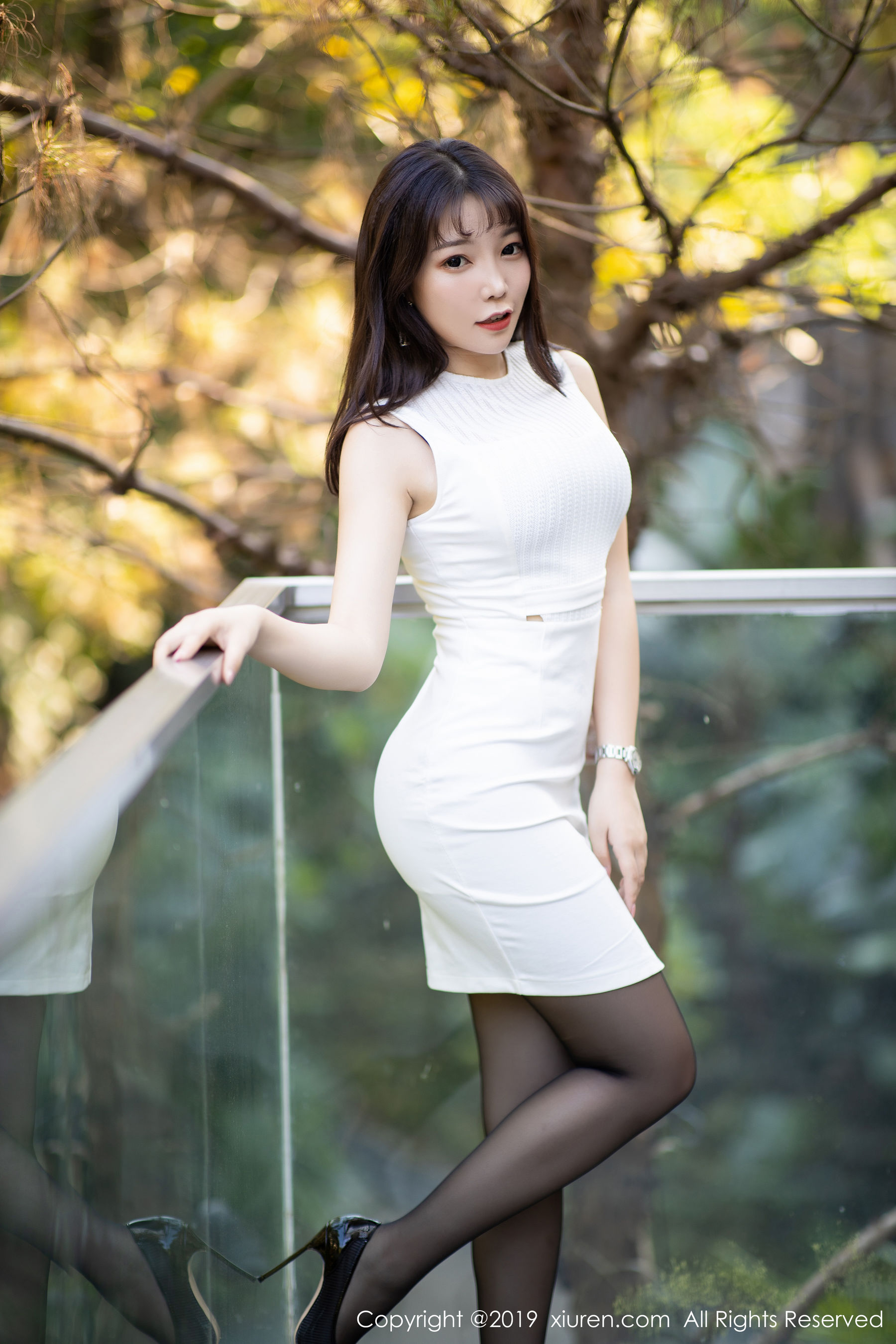 芝芝Booty《典雅短裙与魅惑黑丝》 [秀人XIUREN] No.1714 写真集