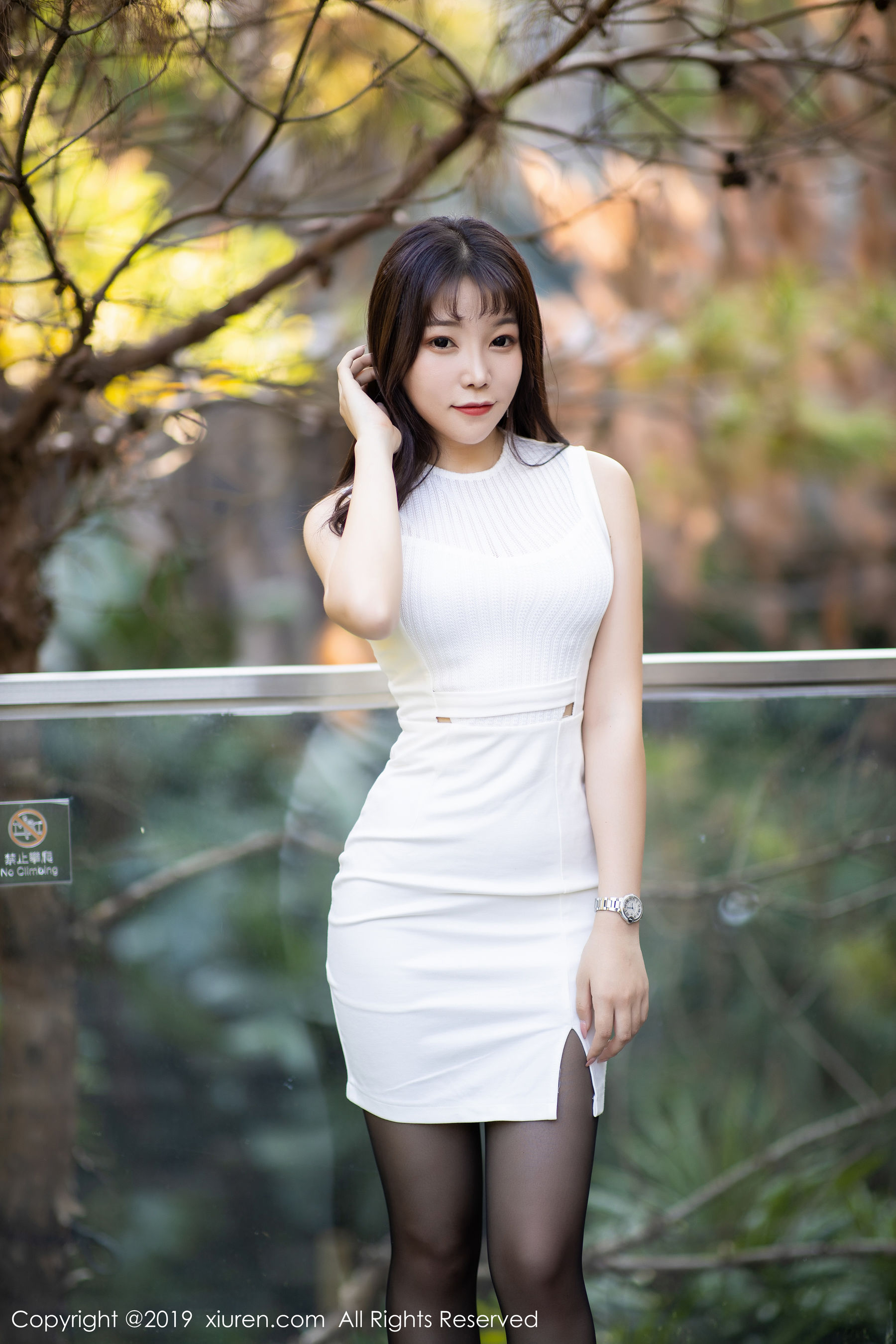 芝芝Booty《典雅短裙与魅惑黑丝》 [秀人XIUREN] No.1714 写真集